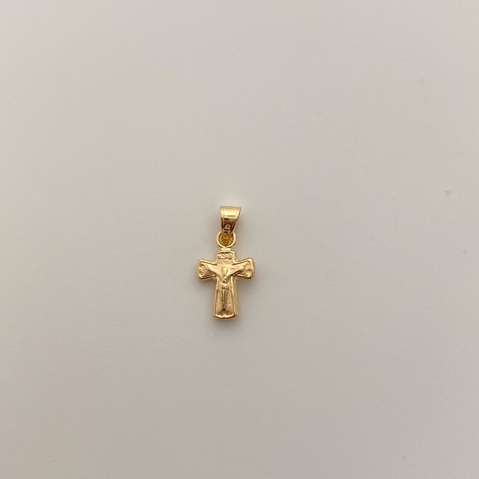 Dije Cruz Cristo Oro amarillo 18k 0,4 Gr / 8,8 mm / 1,7 Cm
