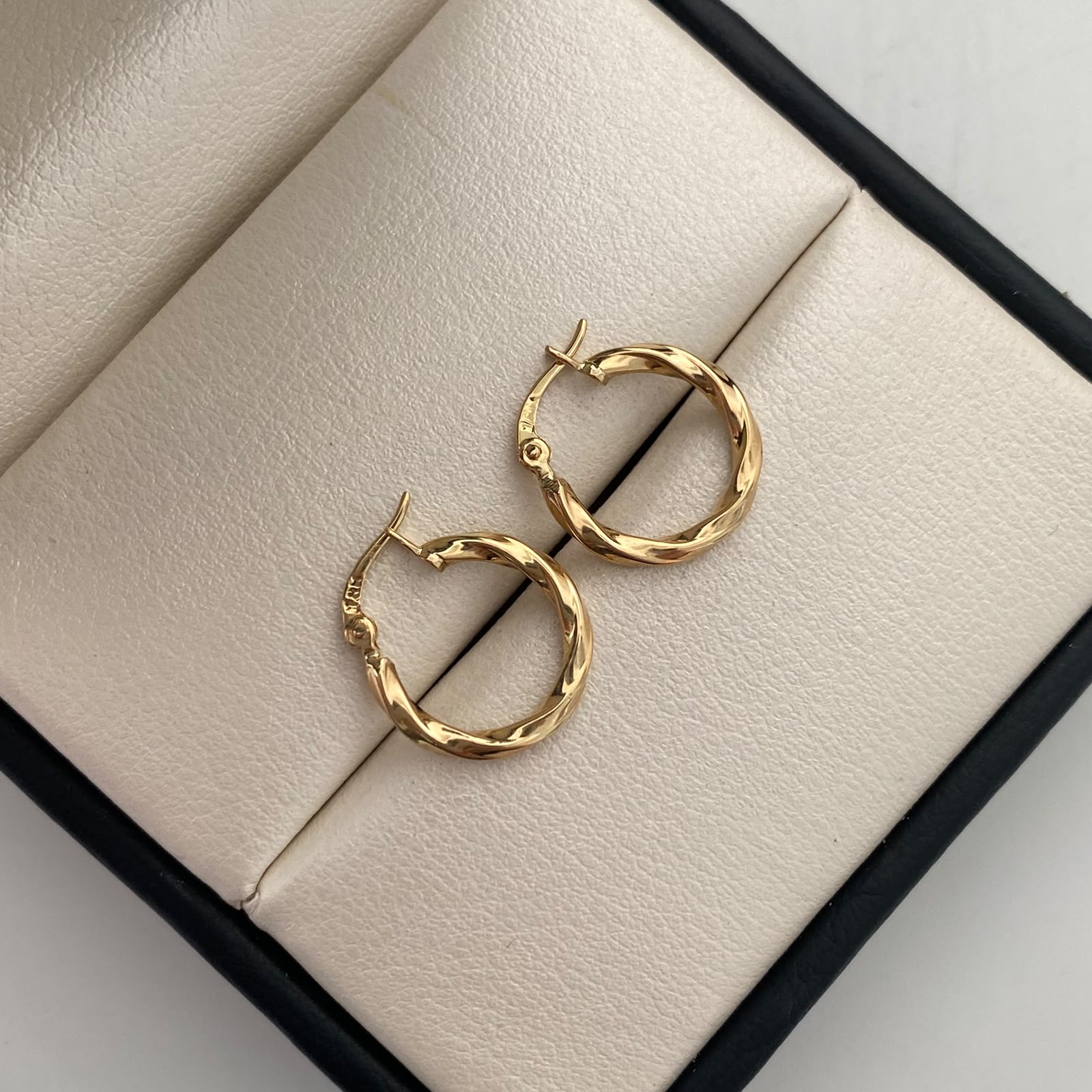 Candonga Entorchada Oro amarillo 18k 1 Gr / 1,5 Cm