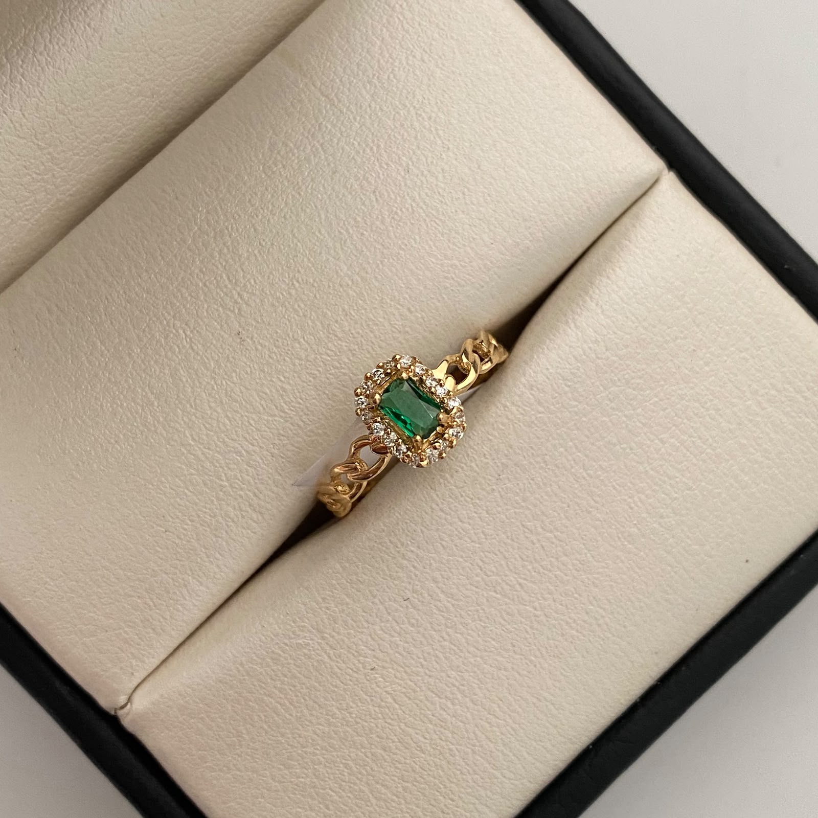 Anillo Solitario Circon Verde Oro amarillo 18k / Talla 6 1/2 / 1,9 Gr / 3,1 mm