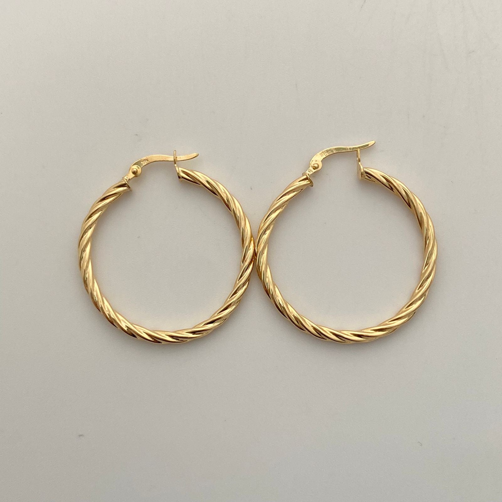 Candonga Entorchada Oro amarillo 18k 2,35 Gr / 3,4 Cm