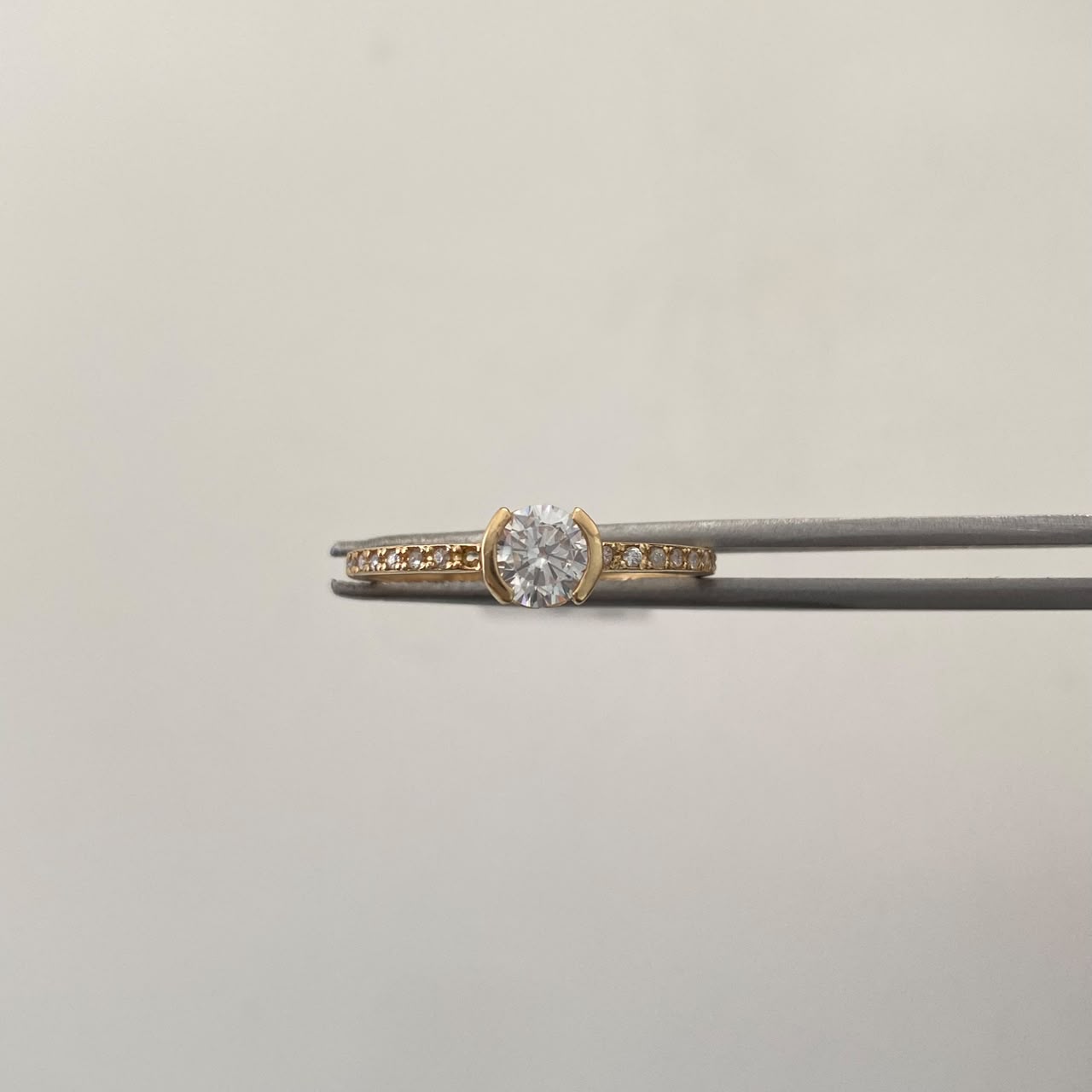 Anillo Solitario Oro amarillo 18k / Talla 7 / 1,45 Gr / 1,5 mm