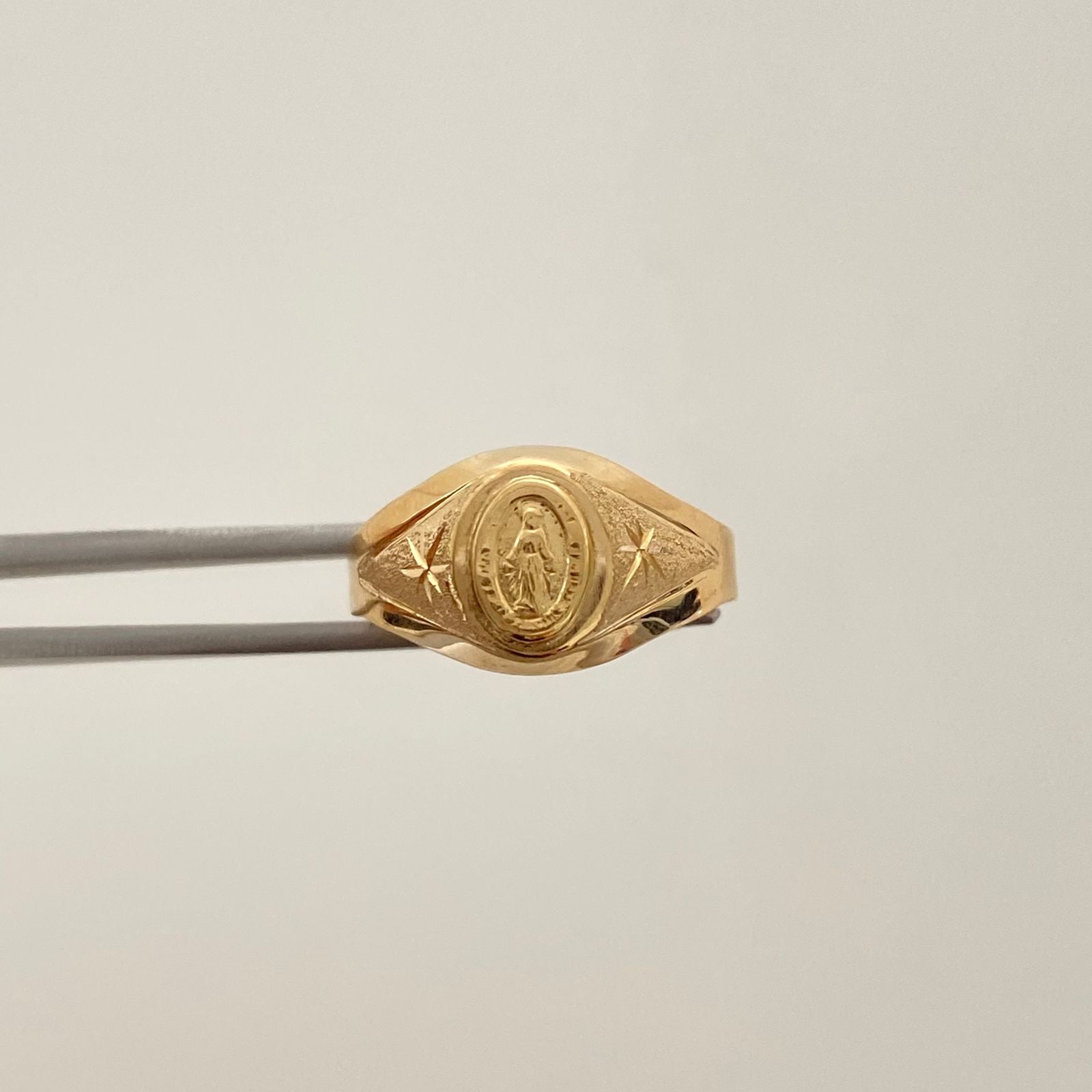 Anillo virgen milagrosa con diamantado  Oro amarillo 18k / Talla 5 3/4 / 1,7 Gr