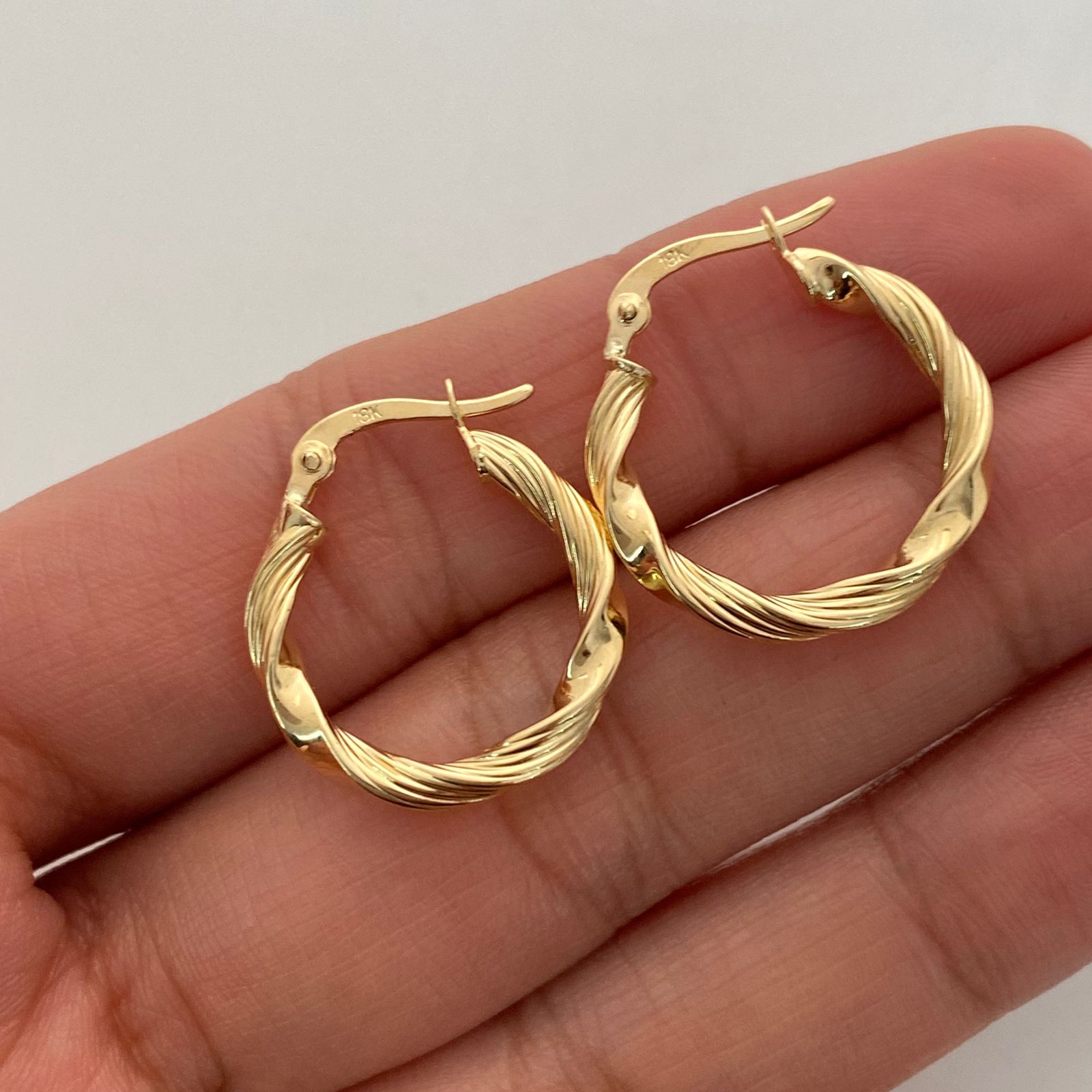 Candonga entorchada rayada Oro amarillo 18k 1,8 Gr / 2 Cm