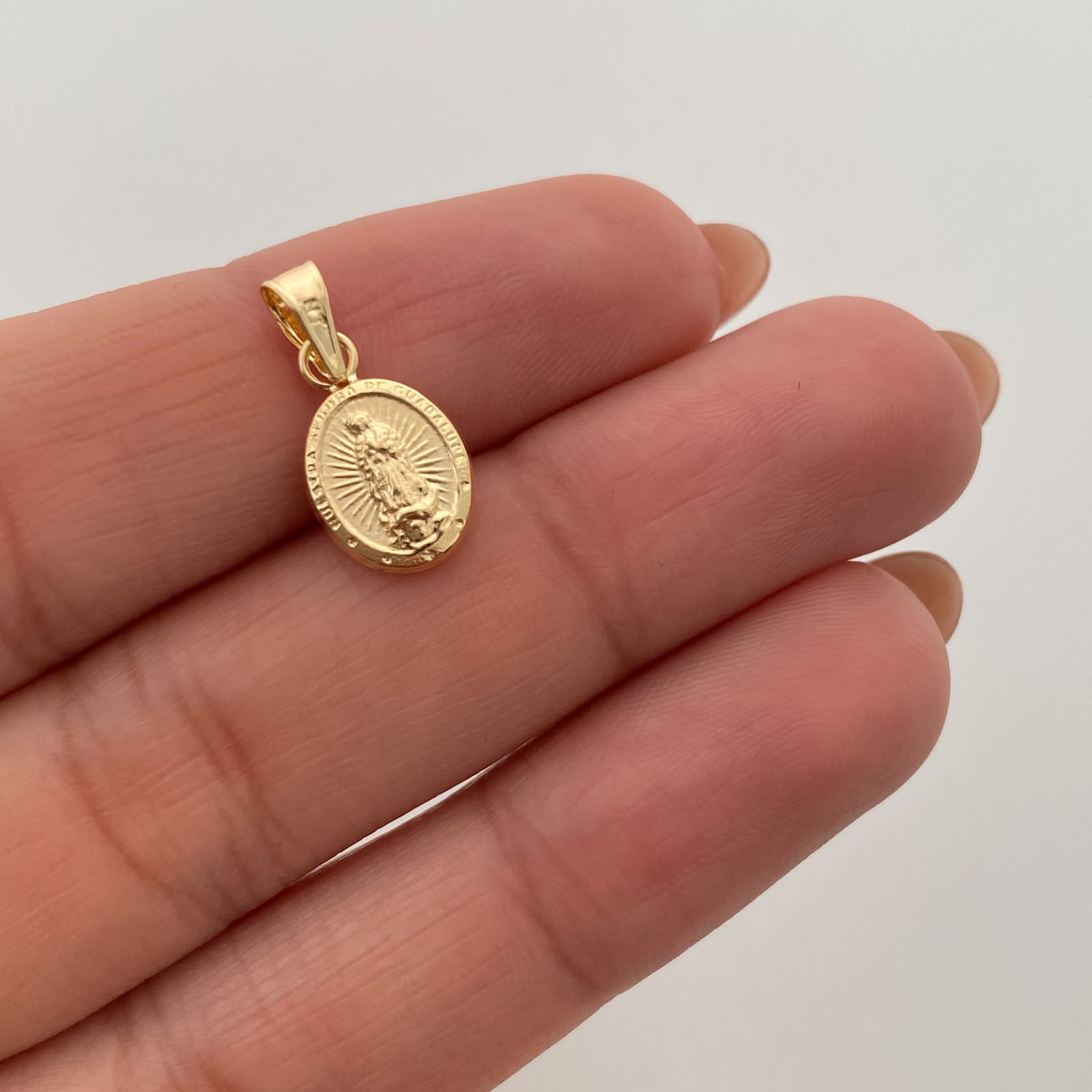 Dije Virgen de Guadalupe Oro amarillo 18k 0,5 Gr / 8,4 mm / 1,7 Cm