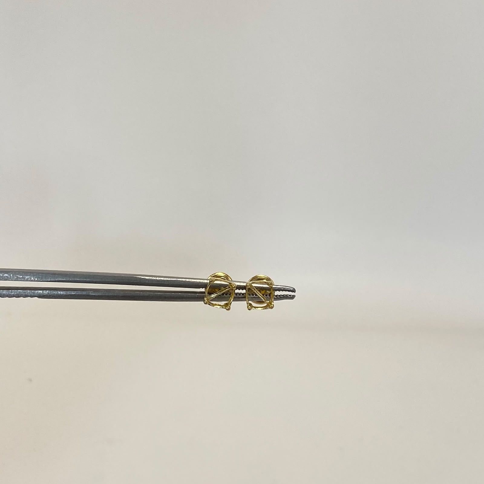 Topos chatones Oro amarillo 18k +3 / 0,8 Gr / 4,8 mm