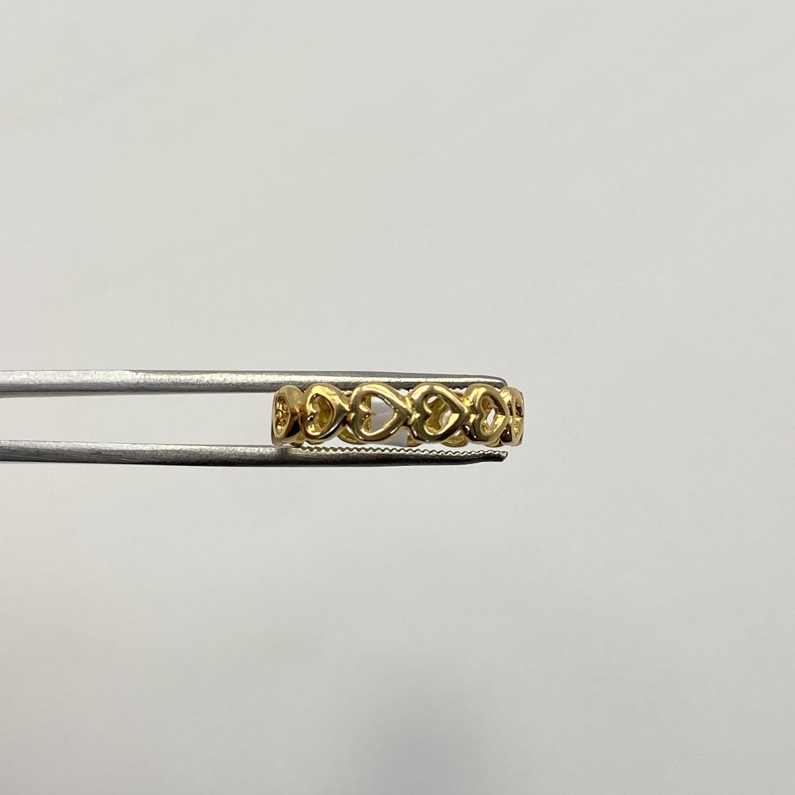 Anillo Corazones silueta Oro amarillo 18k / Talla 6 1/4 / 1,55 Gr / 4,4 mm