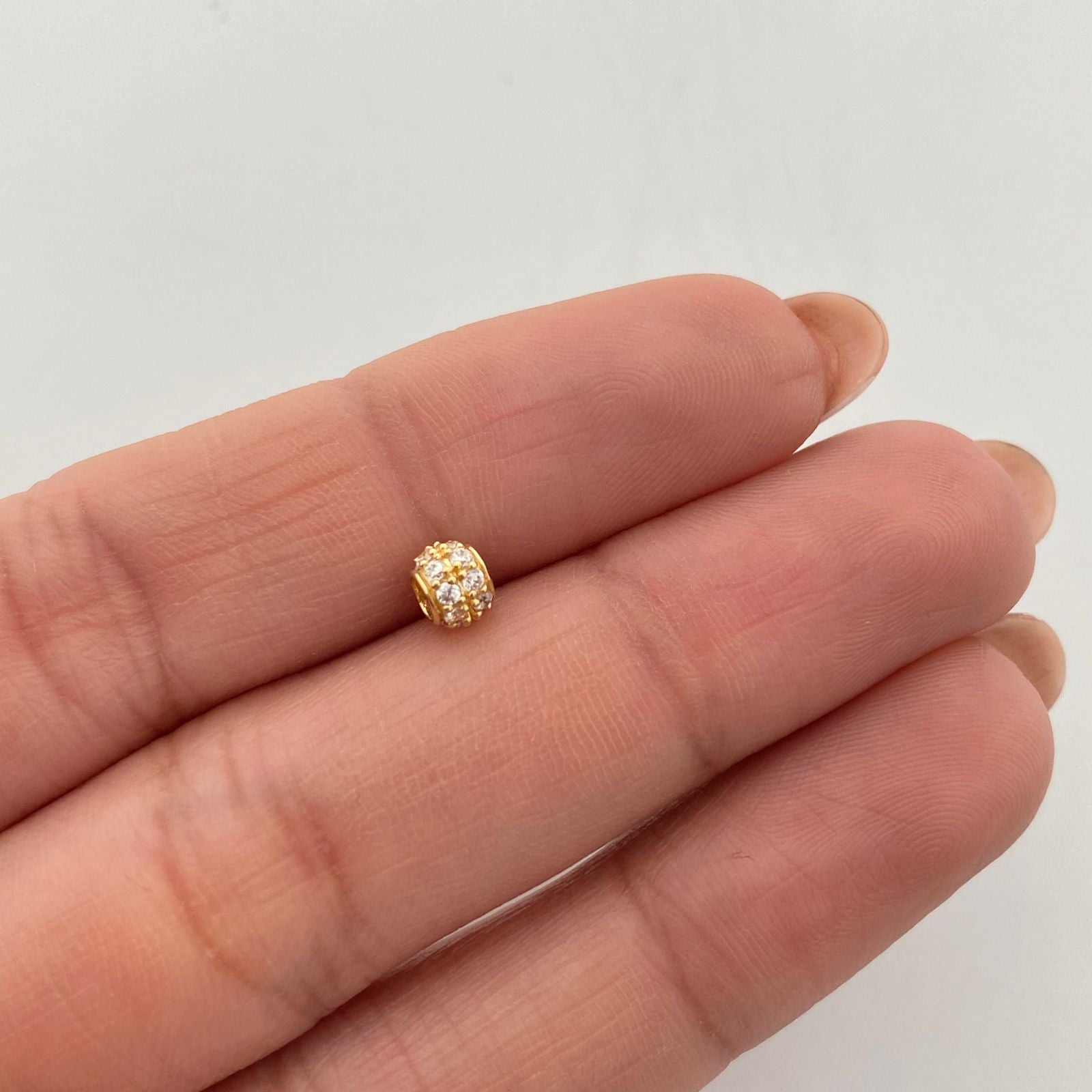 Bola de fuego con circones blancos  Oro amarillo 18k 0,35 Gr / 0,4 Cm