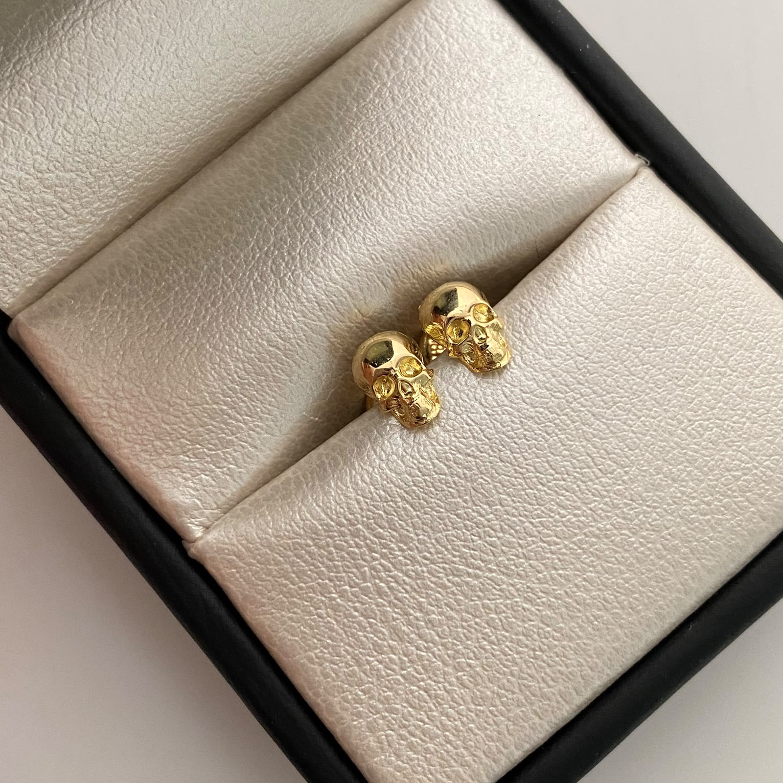 Topos Calavera Oro amarillo 18k 1,5 Gr / 5,1 mm