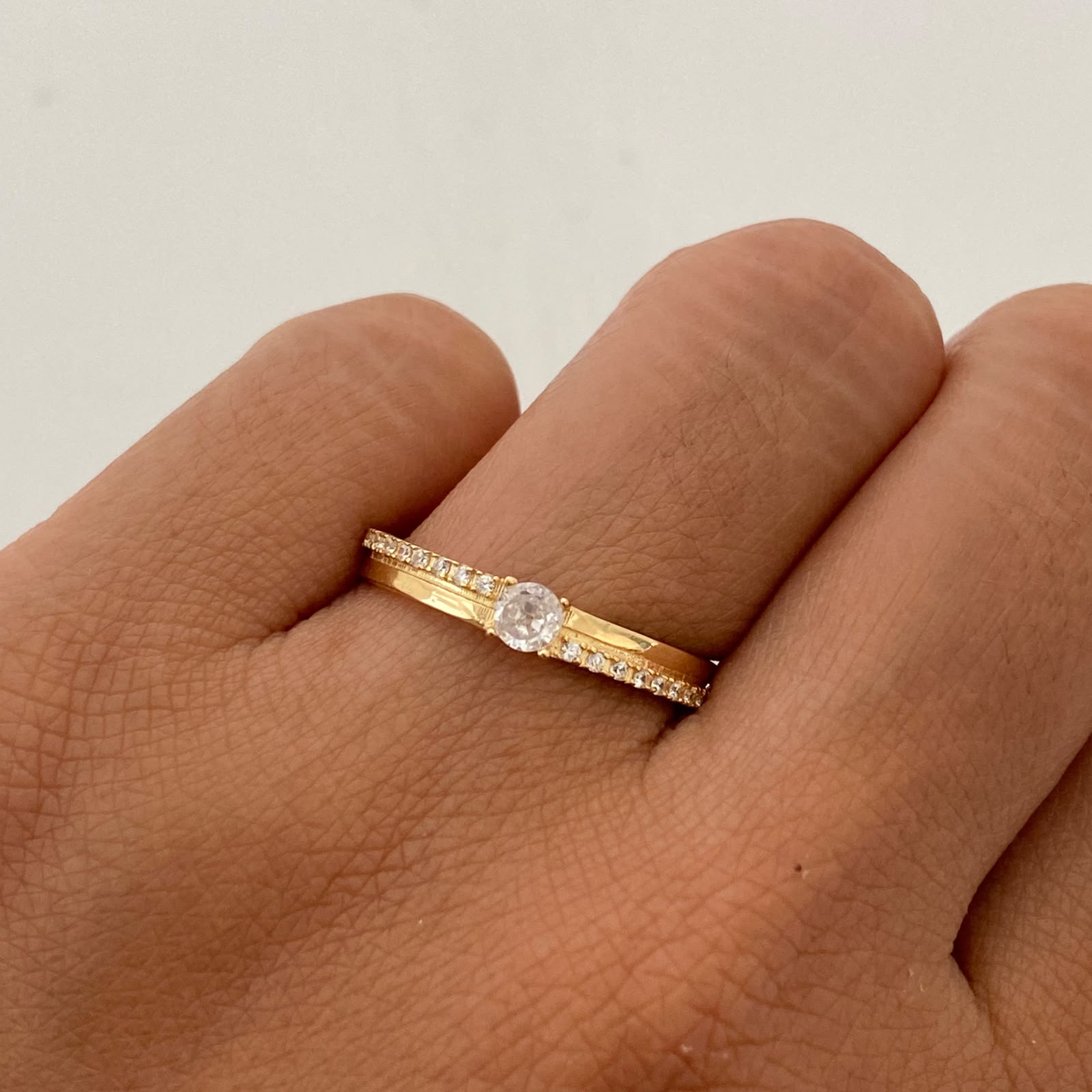 Anillo Solitario Oro amarillo 18k / Talla 8 / 2,3 Gr / 2,9 mm