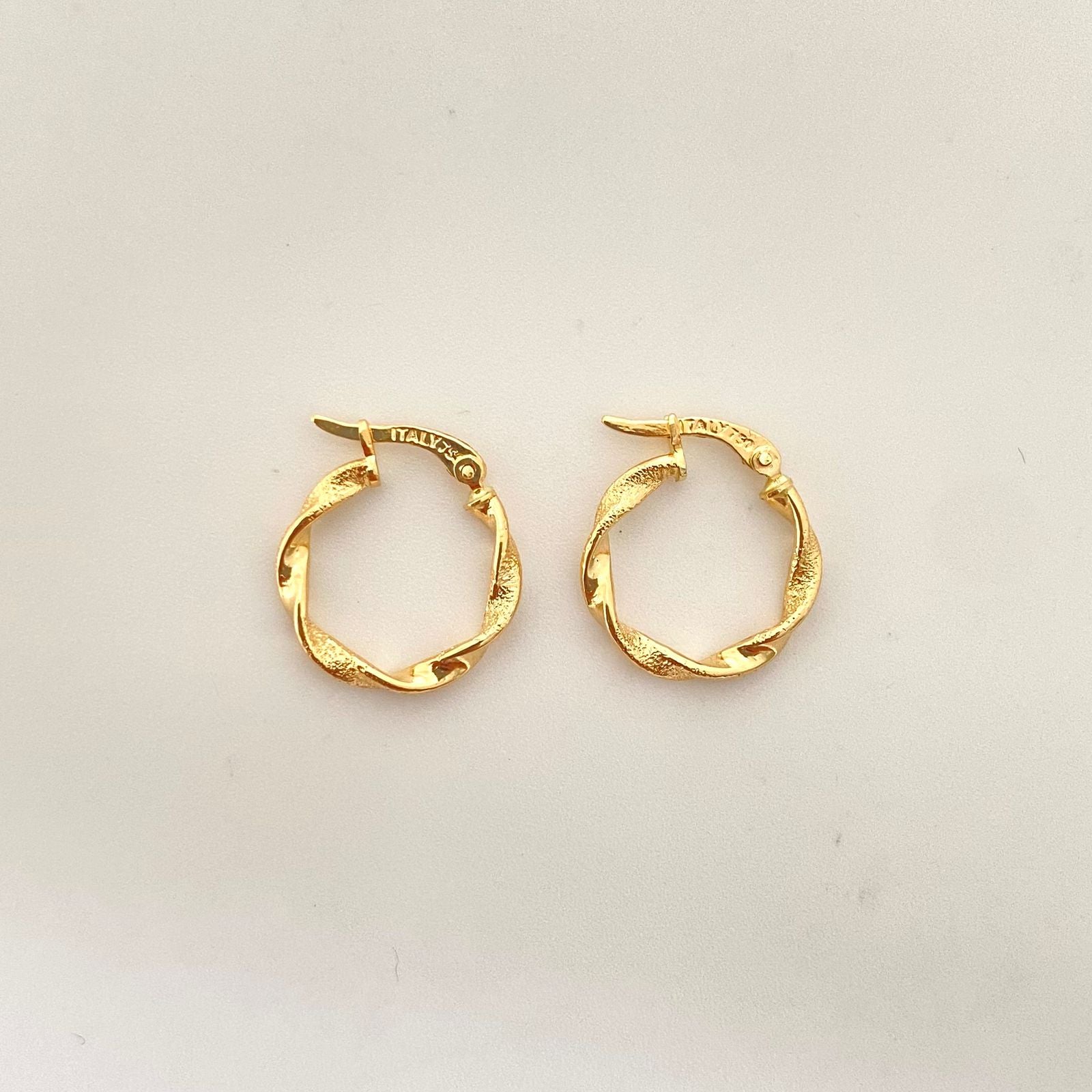 Candonga entorchada punteada lisa Oro amarillo 18k 1,20 Gr / 1,5 Cm
