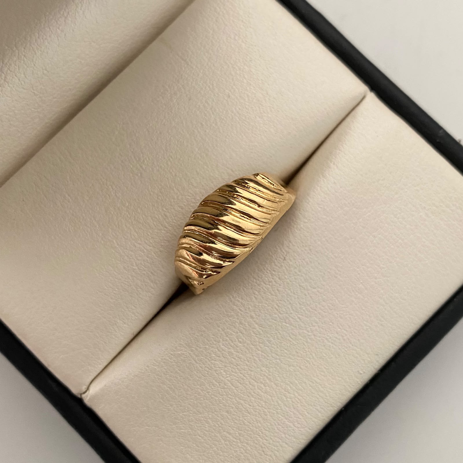 Anillo Ondas Oro amarillo 18k / Talla 7 / 1,65 Gr / 4 mm