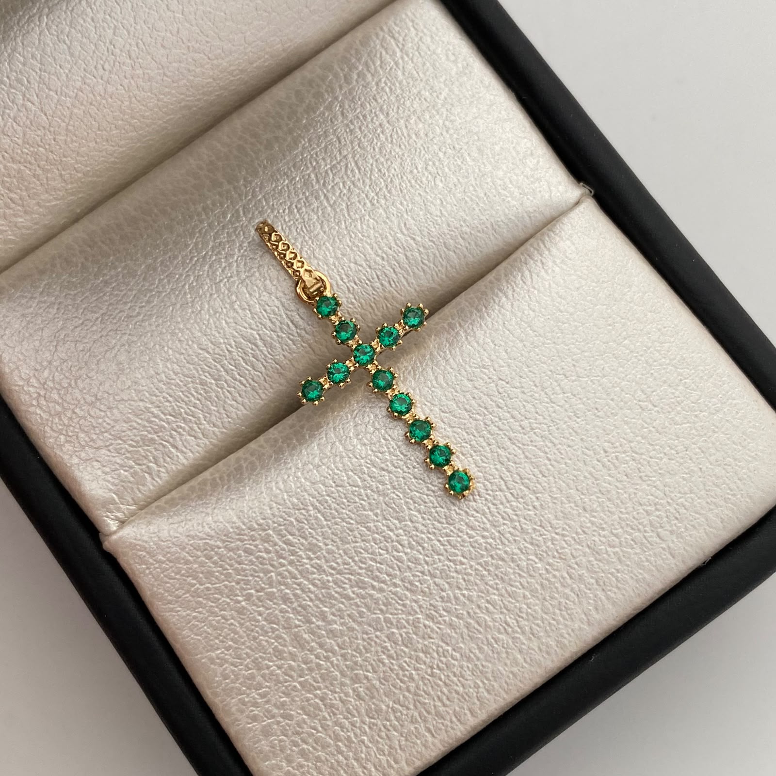Dije Cruz Casting Verde Oro amarillo 18k 0,55 Gr / 10,8 mm / 2,4 Cm