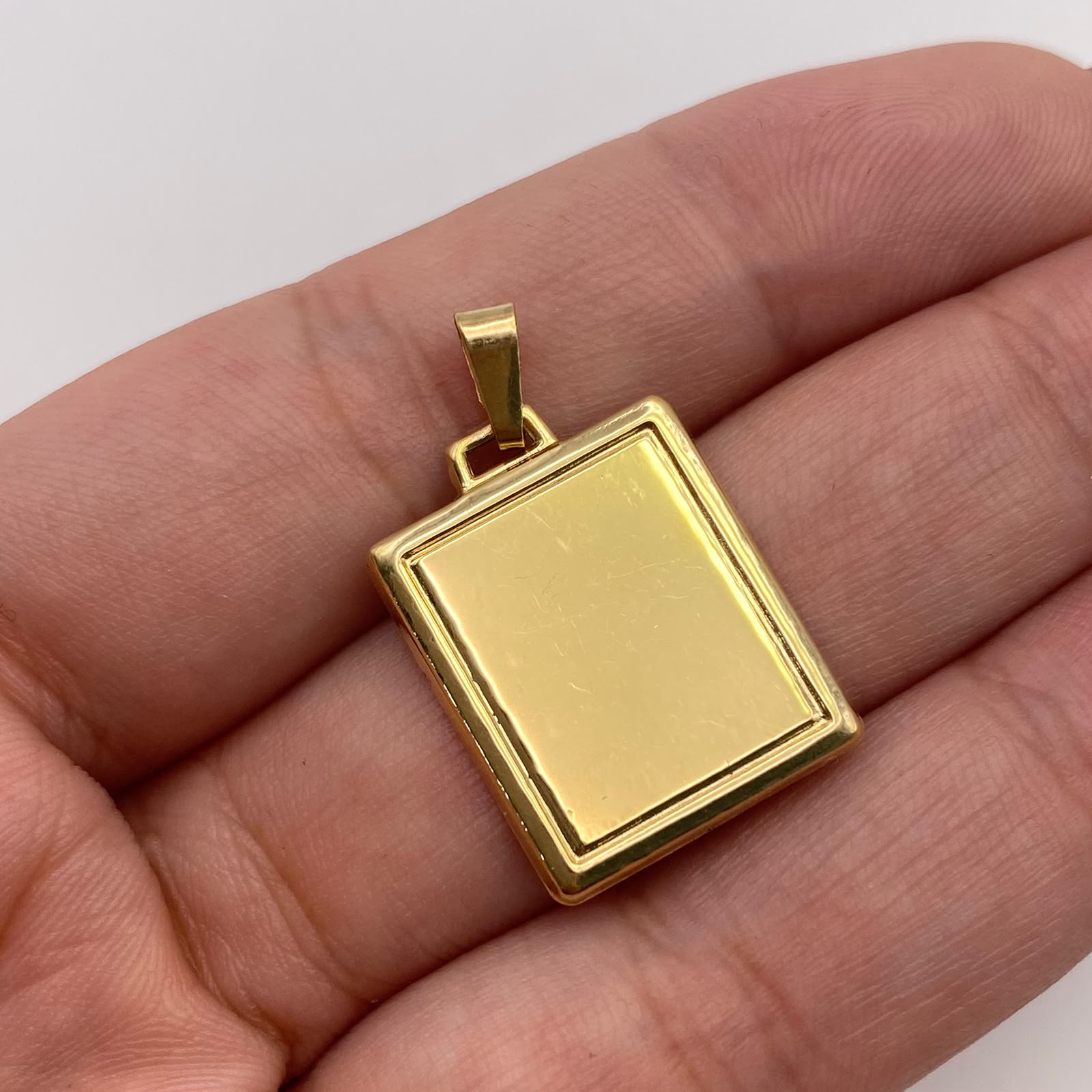 Dije placa fotograbado Oro amarillo 18k 1,53 Gr / 17,15 mm / 2,5 Cm
