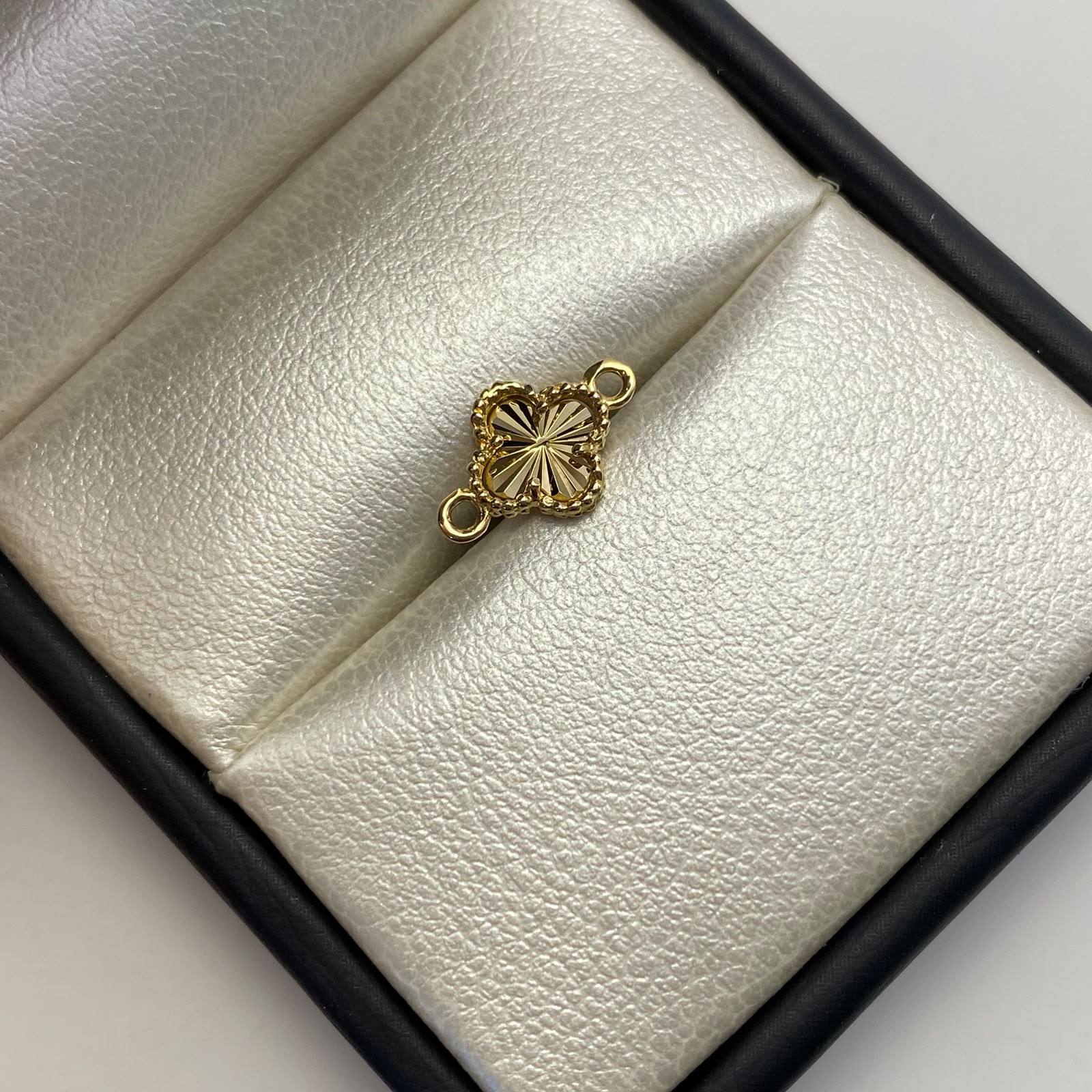 Herraje Mini trebol diamantado Oro amarillo 18k 0,6 Gr / 1,1 Cm
