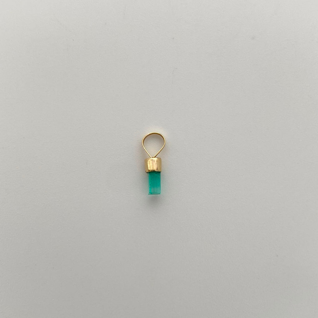 Dije Canutillo de Esmeralda Oro amarillo 18k 0,15 Gr / 2,7 mm / 1,1 Cm