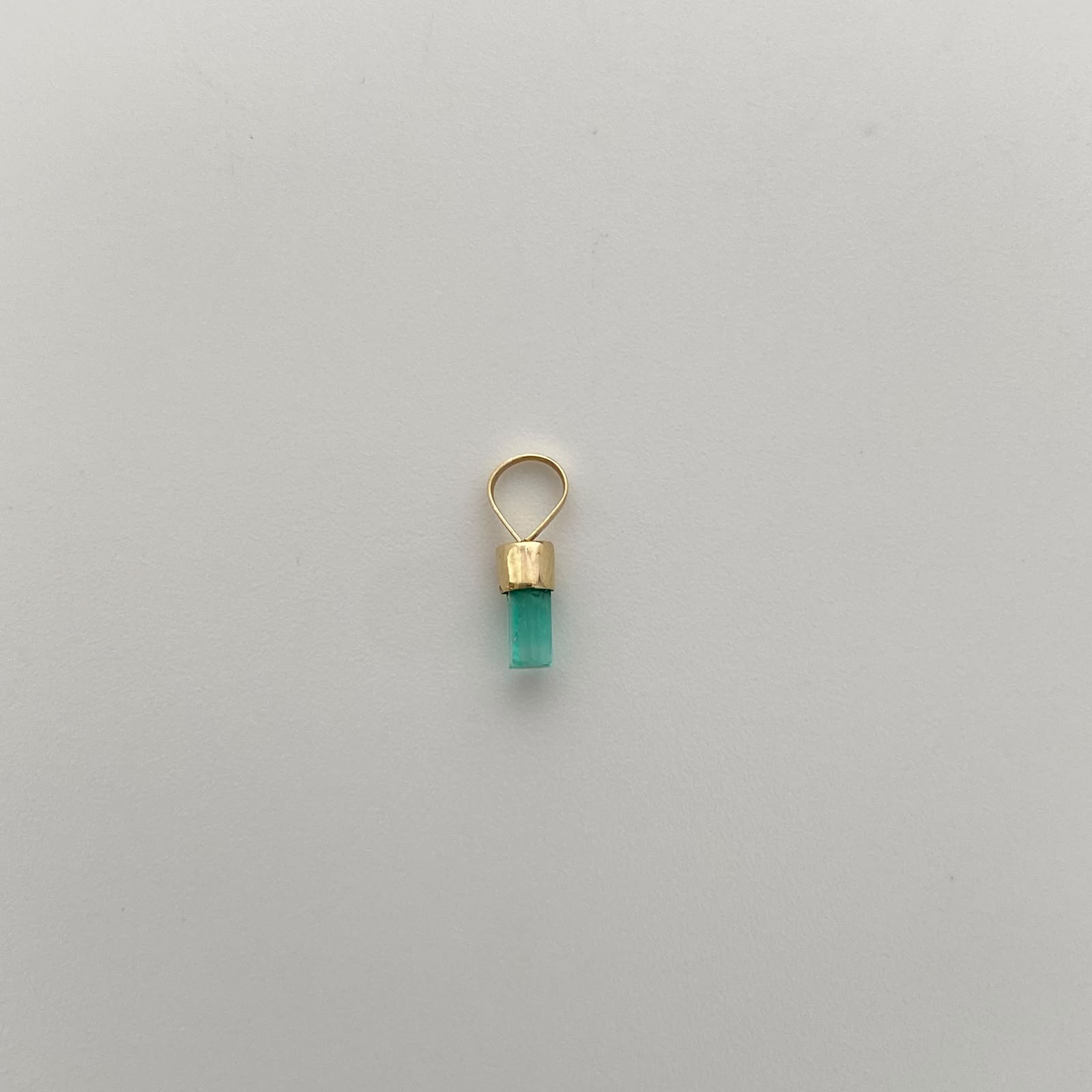 Dije Canutillo de Esmeralda Oro amarillo 18k 0,15 Gr / 2,7 mm / 1,1 Cm