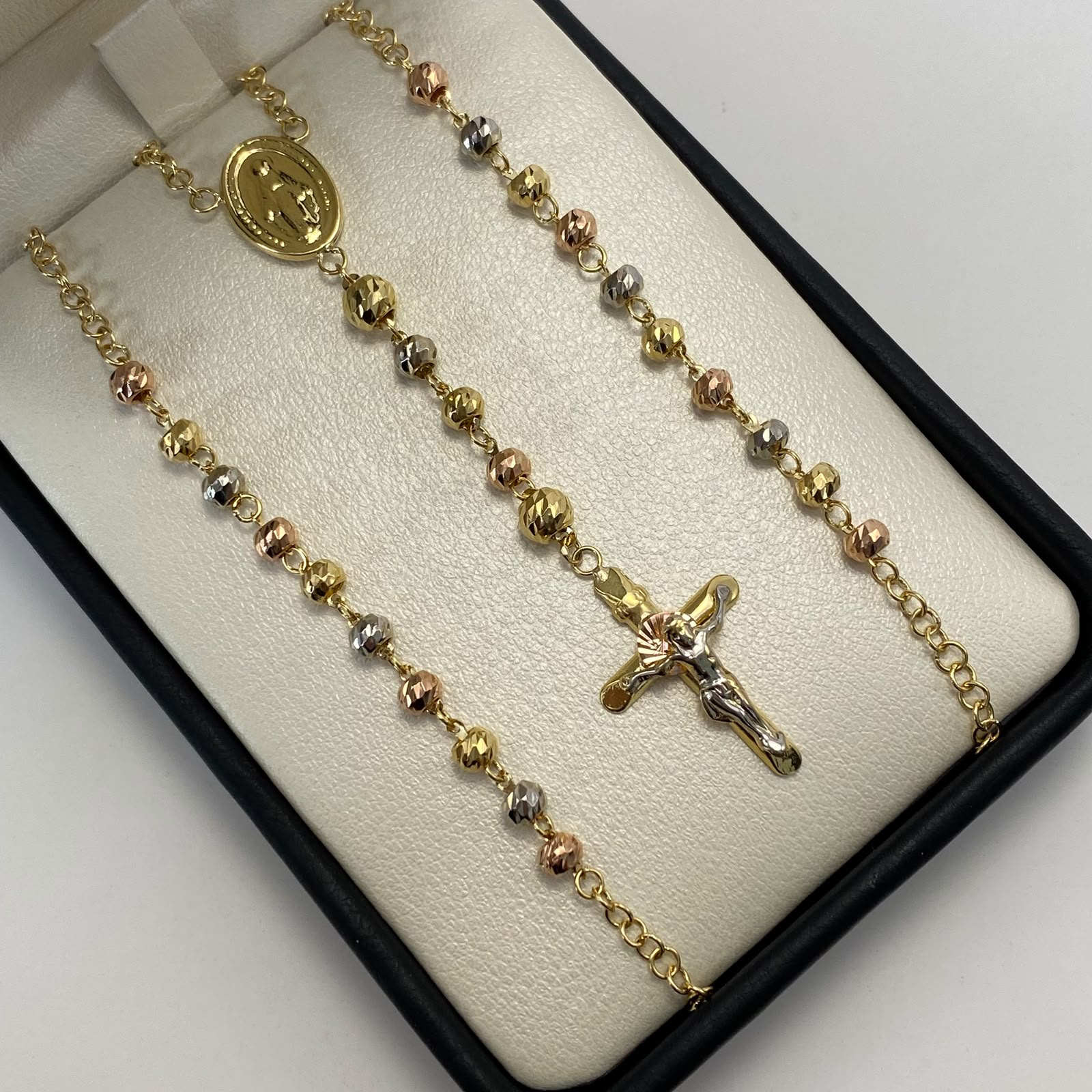 Rosario diamantado cristo especial Tres oros 11,20 Gr / 4 mm / 60 Cm Broche 0,60