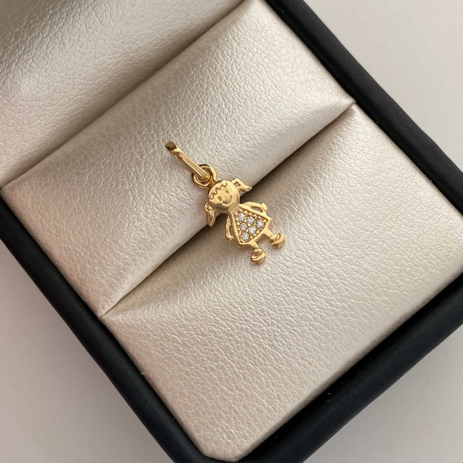 Dije Niña Casting Oro amarillo 18k 0,85 Gr / 7,2 mm / 2 Cm