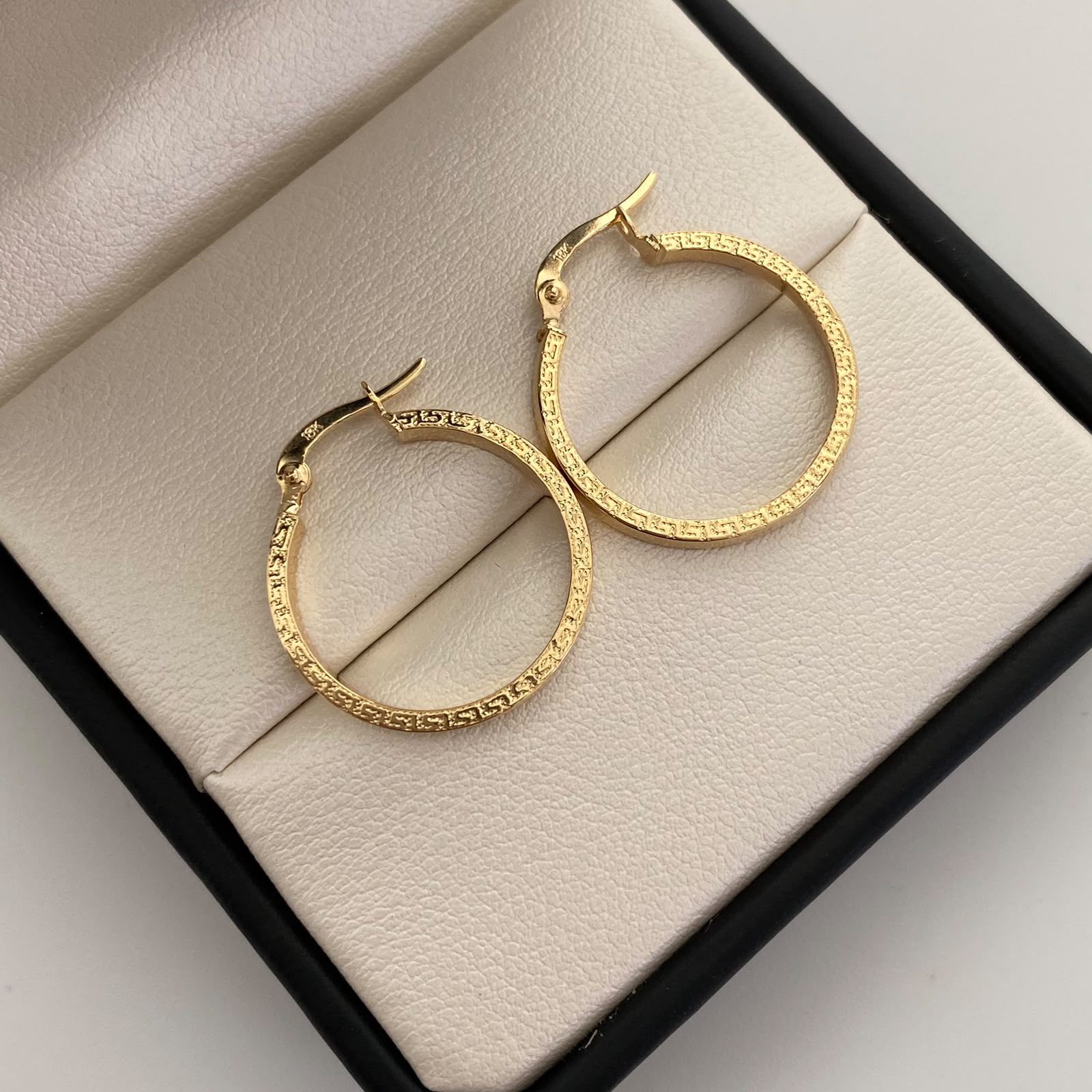 Candonga Lisa Vs Oro amarillo 18k 1,7 Gr / 2,4 Cm