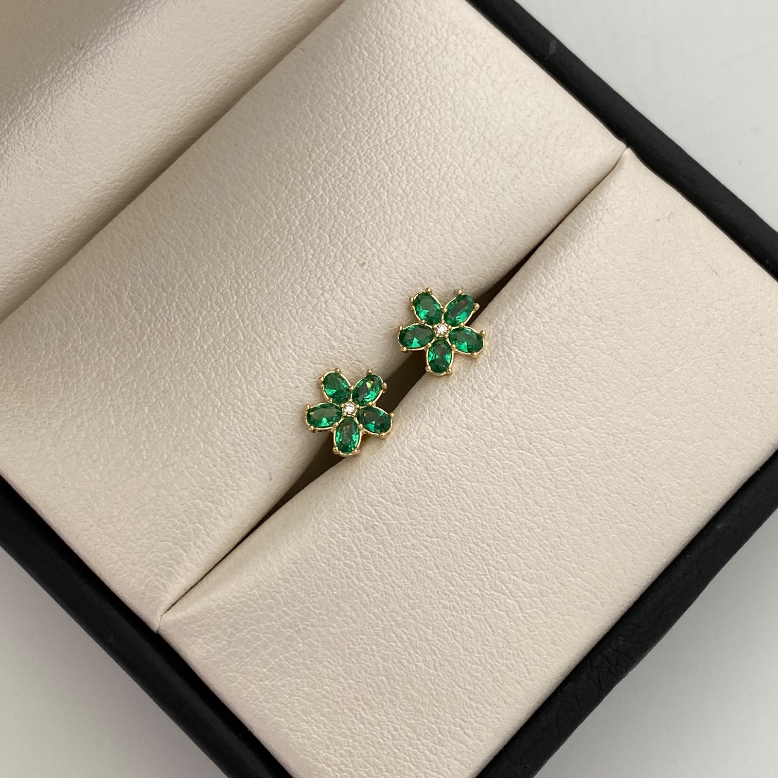 Topos Flor Casting Verde Oro amarillo 18k 1 Gr / 8,2 mm