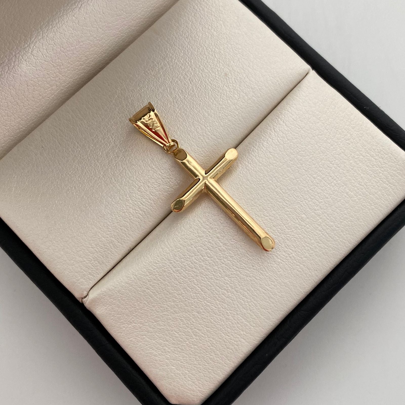 Dije Cruz Tubular Oro amarillo 18k 0,65 Gr / 13,0 mm / 3,9 Cm