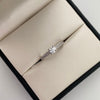 Anillo Solitario Oro blanco 18k / Talla 7 1/4 / 2,65 Gr / 2,3 mm