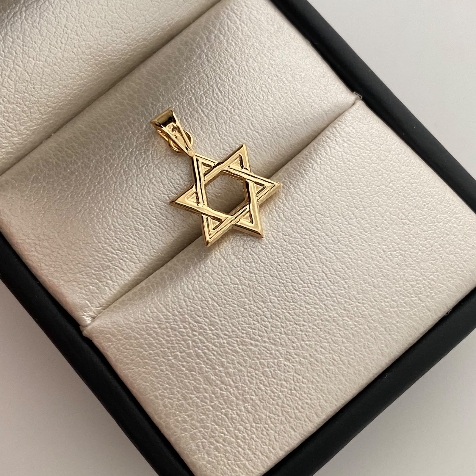 Dije Estrella de David Oro amarillo 18k 0,55 Gr / 11,5 mm / 2 Cm