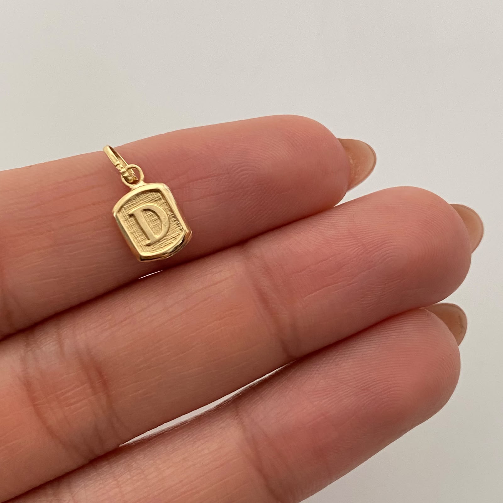 Dije Placa D Oro amarillo 18k 0,35 Gr / 7 mm / 1,5 Cm