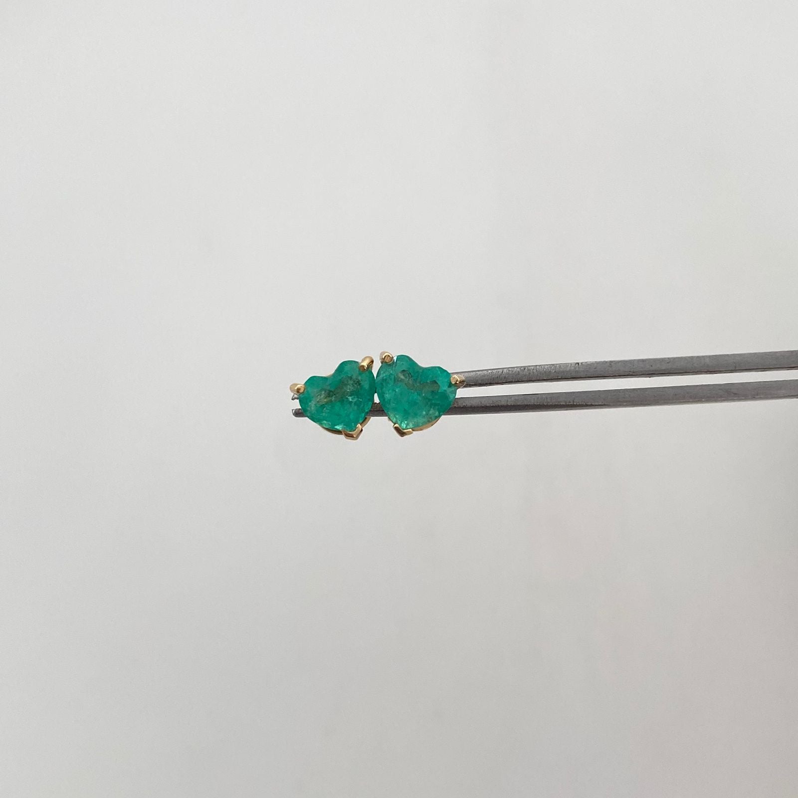Topos Esmeralda Corazon Oro amarillo 18k +2 / 2,13Gr / 7,6 mm
