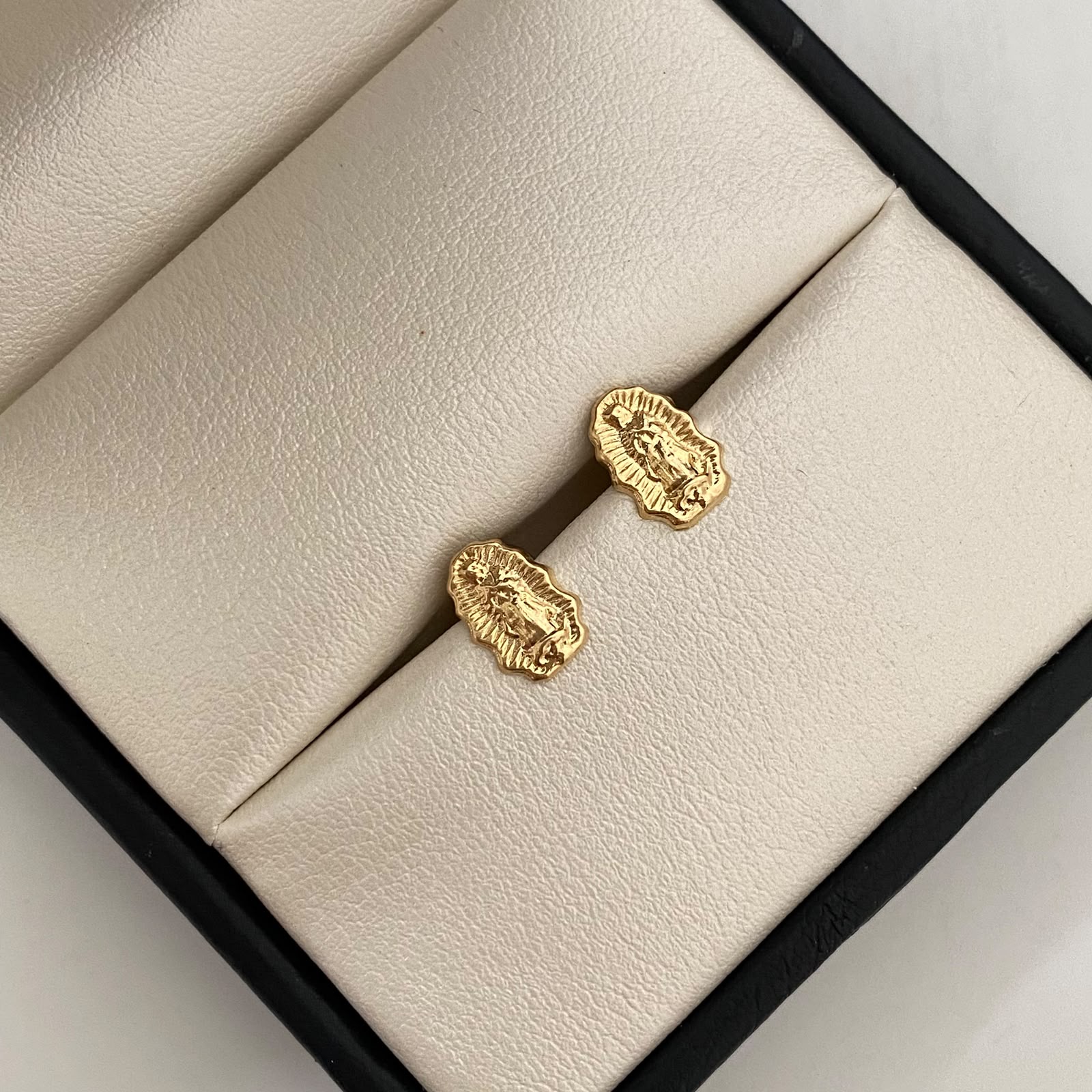Topos Guadalupe Silueta Oro amarillo 18k 0,8 Gr / 6,9 mm