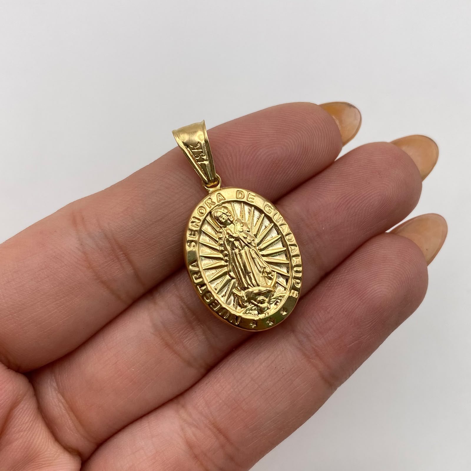 Dije virgen guadalupe Oro amarillo 18k 1,9 Gr / 16,8 mm / 3,5 Cm
