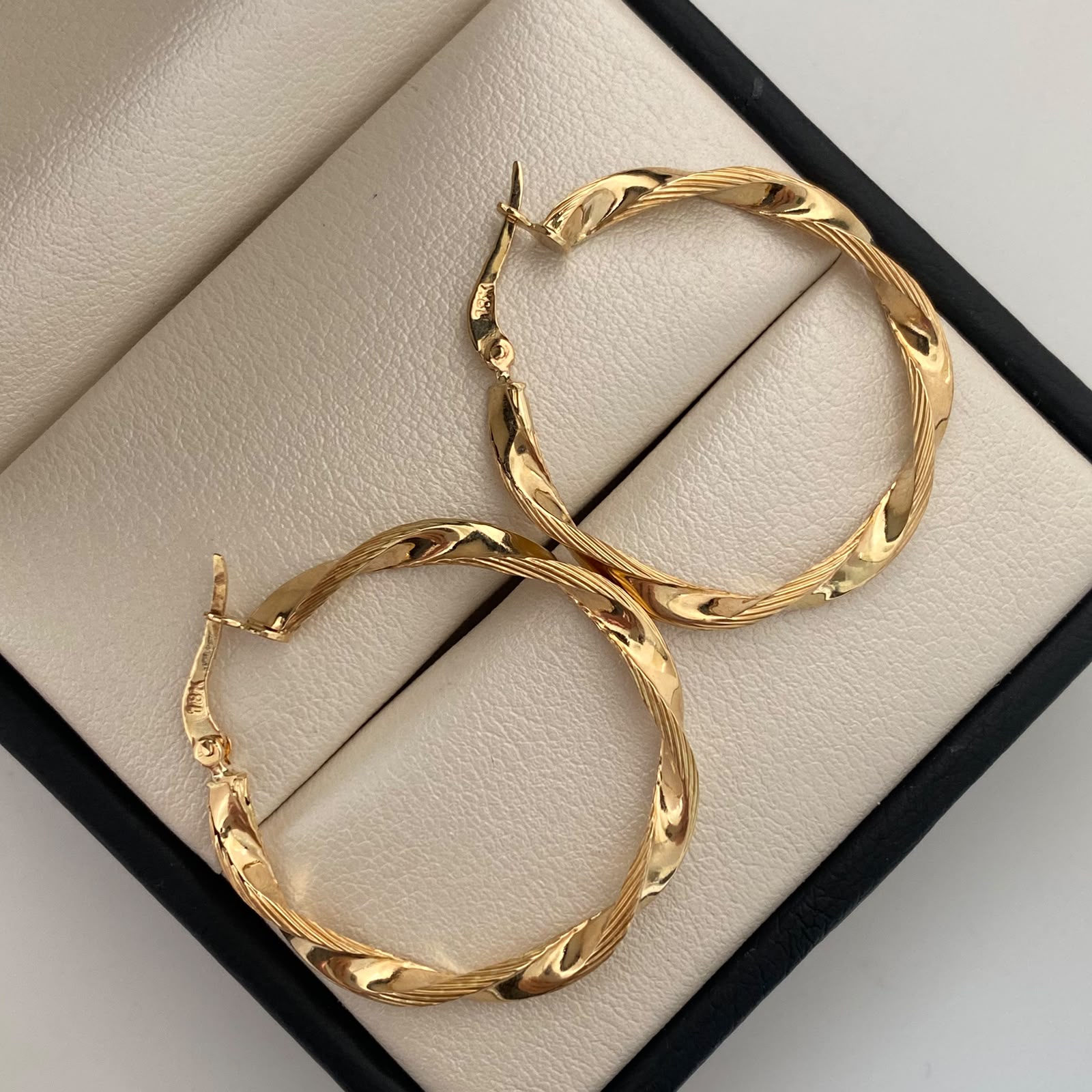 Candonga Entorchada Oro amarillo 18k 2,45 Gr / 3,5 Cm