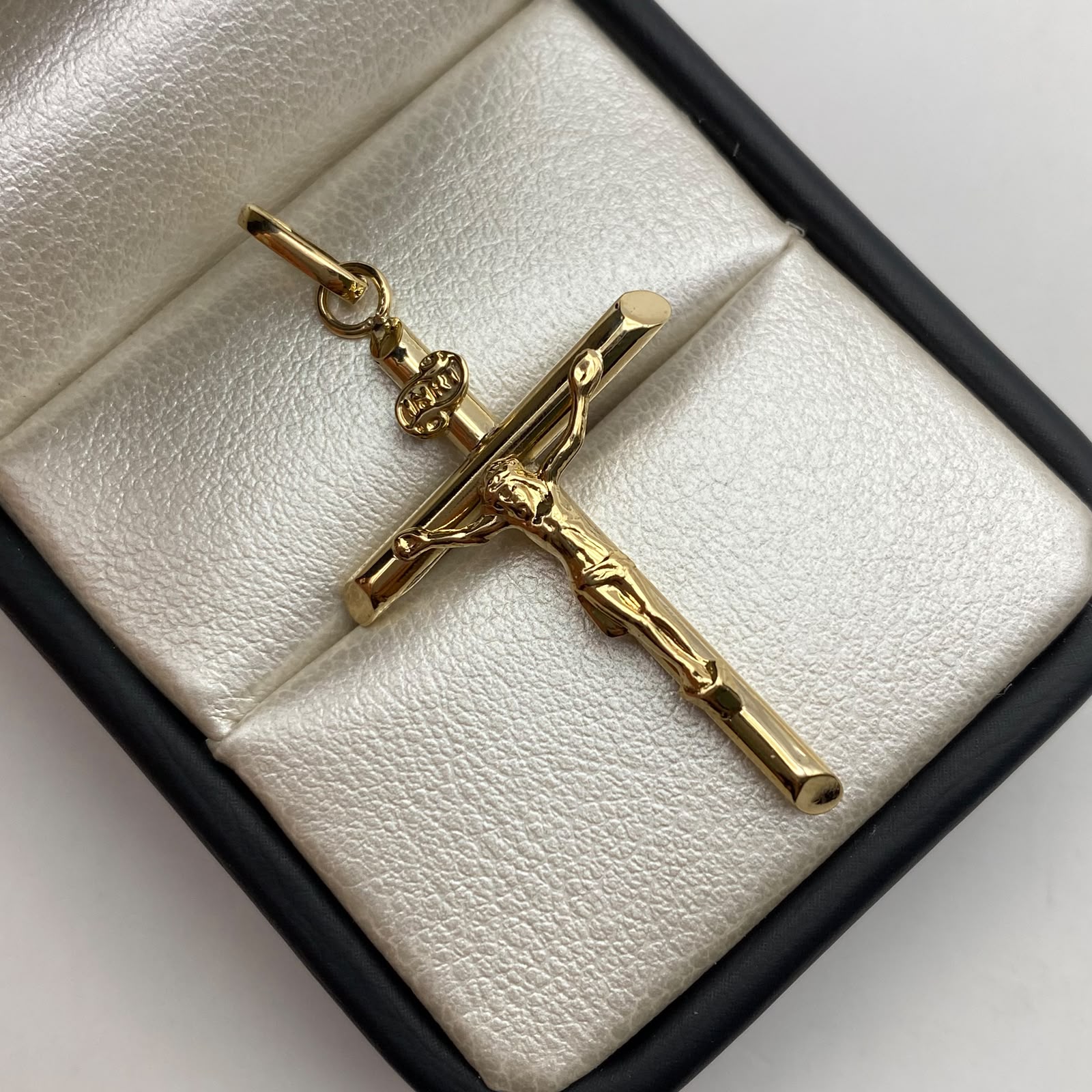 Dije cruz cristo tubular Oro amarillo 1,45 Gr / 4,5 Cm