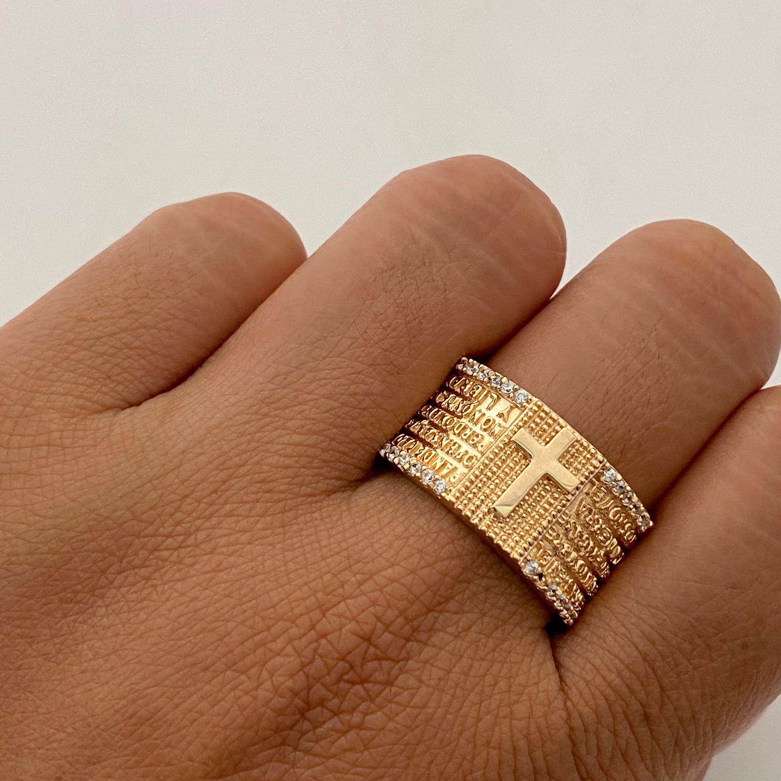 Anillo Padre Nuestro Oro amarillo 18k / Talla 11 / 9,85 Gr / 11,8 mm