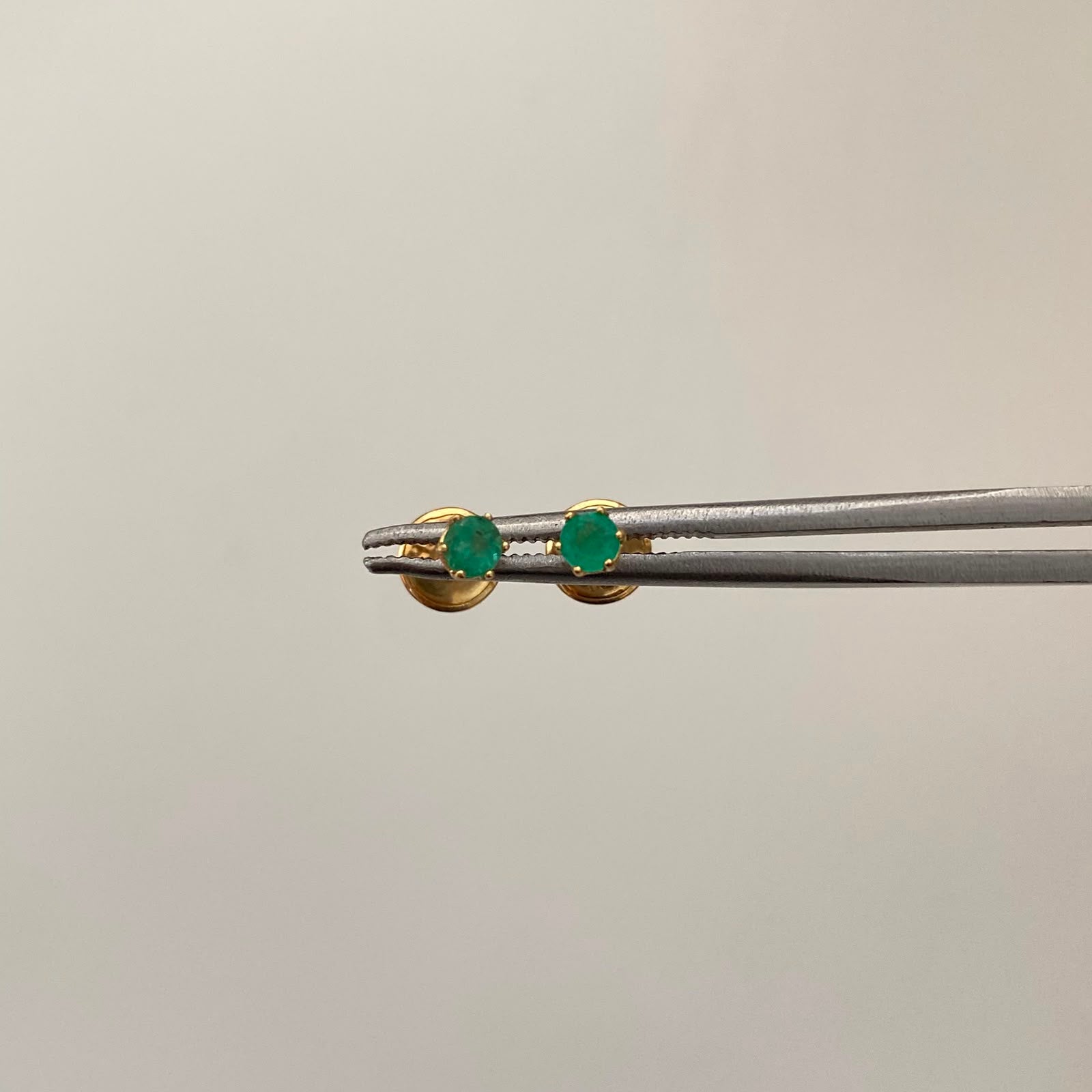 Topos Esmeralda Oro amarillo 18k 0,5 Gr / 3,1 mm