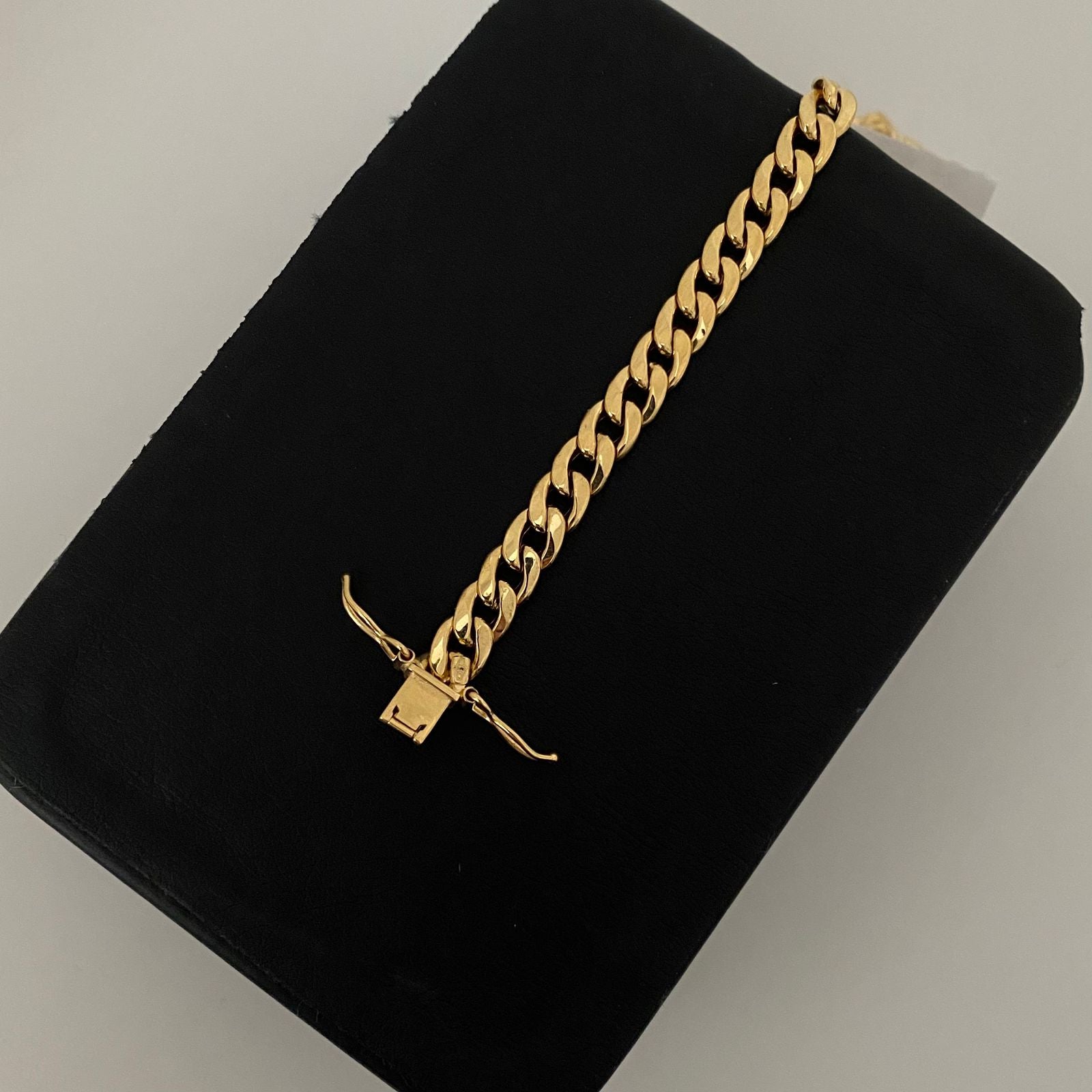 Pulso It cubano broche cajon Oro amarillo 18k +2 / 2,25 Gr / 5,6 mm / 22 Cm