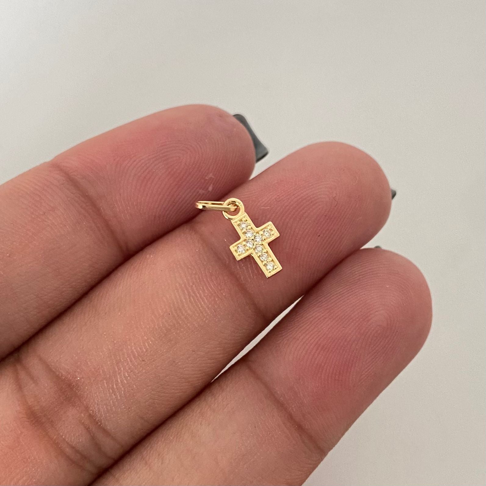 Dije mini cruz casting blanco Oro amarillo 18k 0,35 Gr / 1,5 Cm