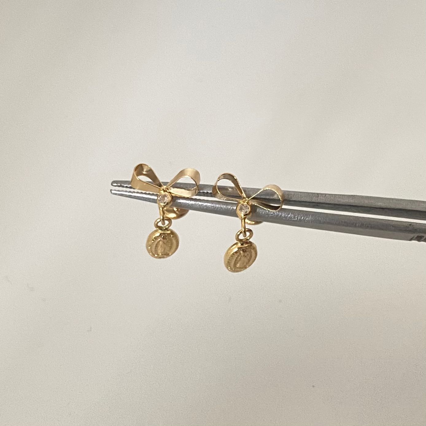 Topos moño circon blanco virgen guadalupe Oro amarillo 18k 1,10 Gr / 10,8 mm