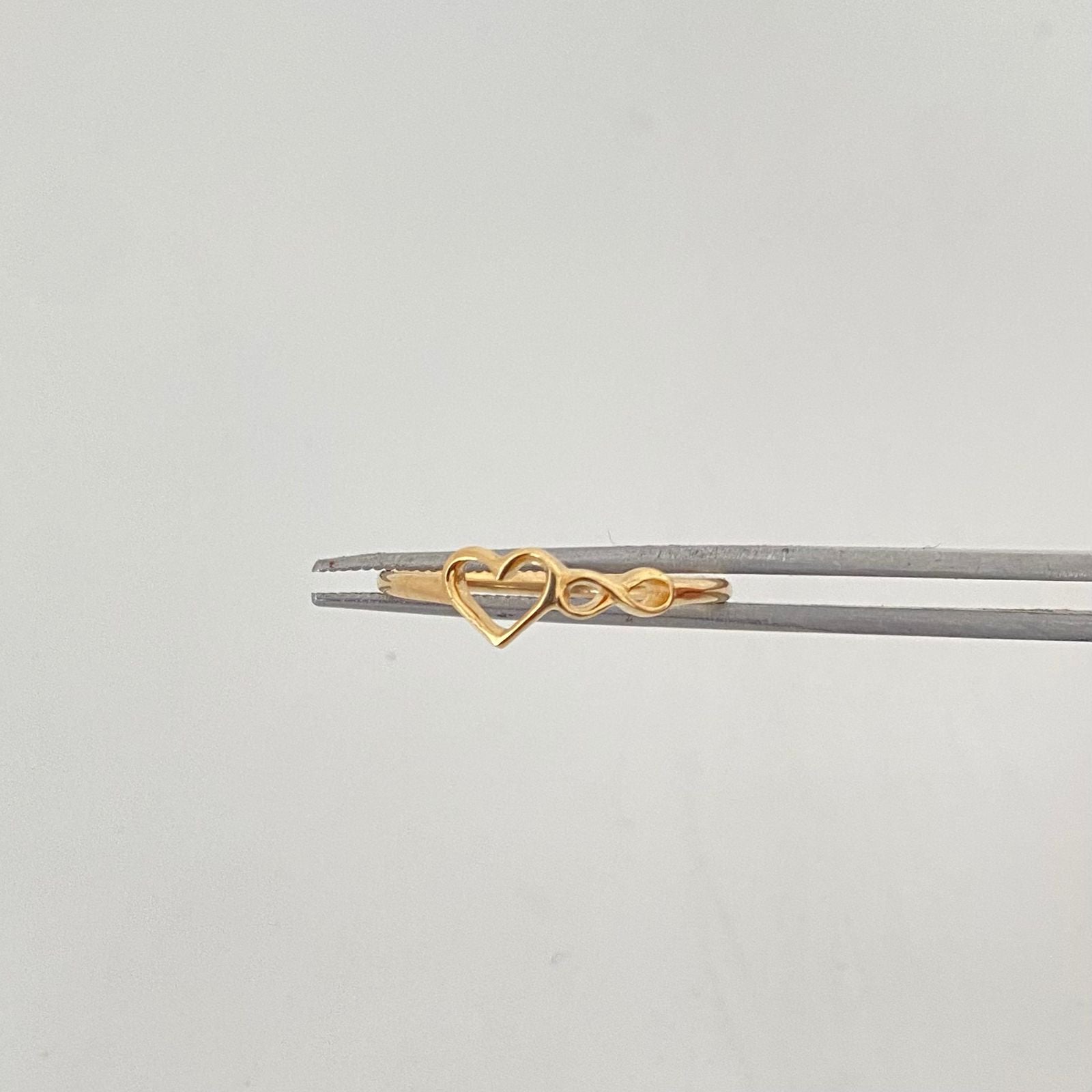 Anillo silueta de infinito y corazon  Oro amarillo 18k / Talla 6 / 1,2 Gr