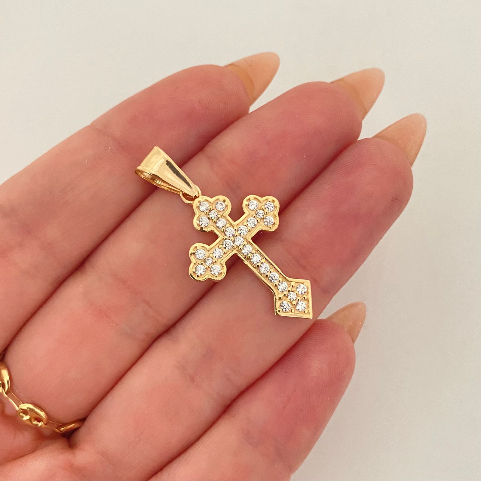 Dije cruz circones blancos punta de flecha  Oro amarillo 18k 2,4 Gr / 7,2 mm / 3,5 Cm