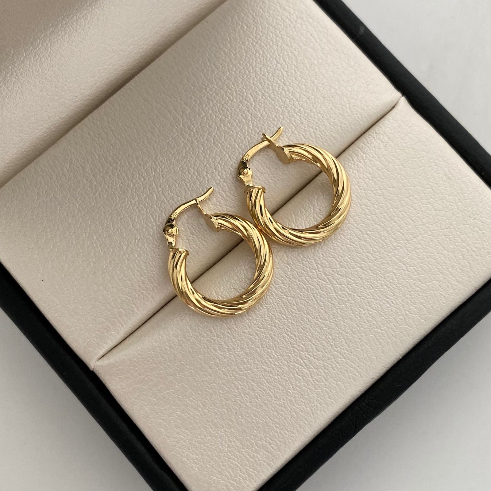 Candonga Entorchada Oro amarillo 18k 1,55 Gr / 1,6 Cm