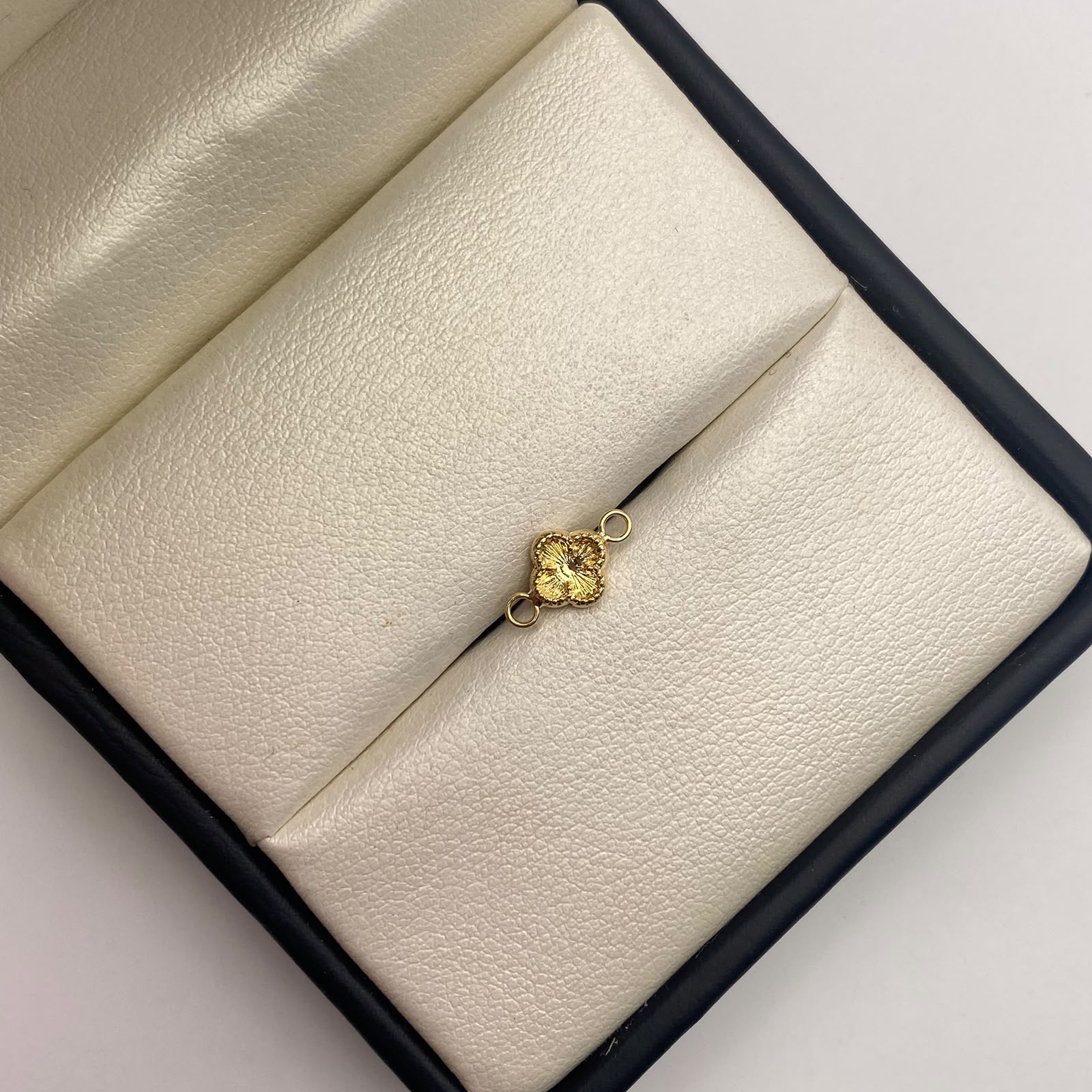 Herraje trebol diamantado Oro amarillo 18k 0,23 Gr / 1 Cm