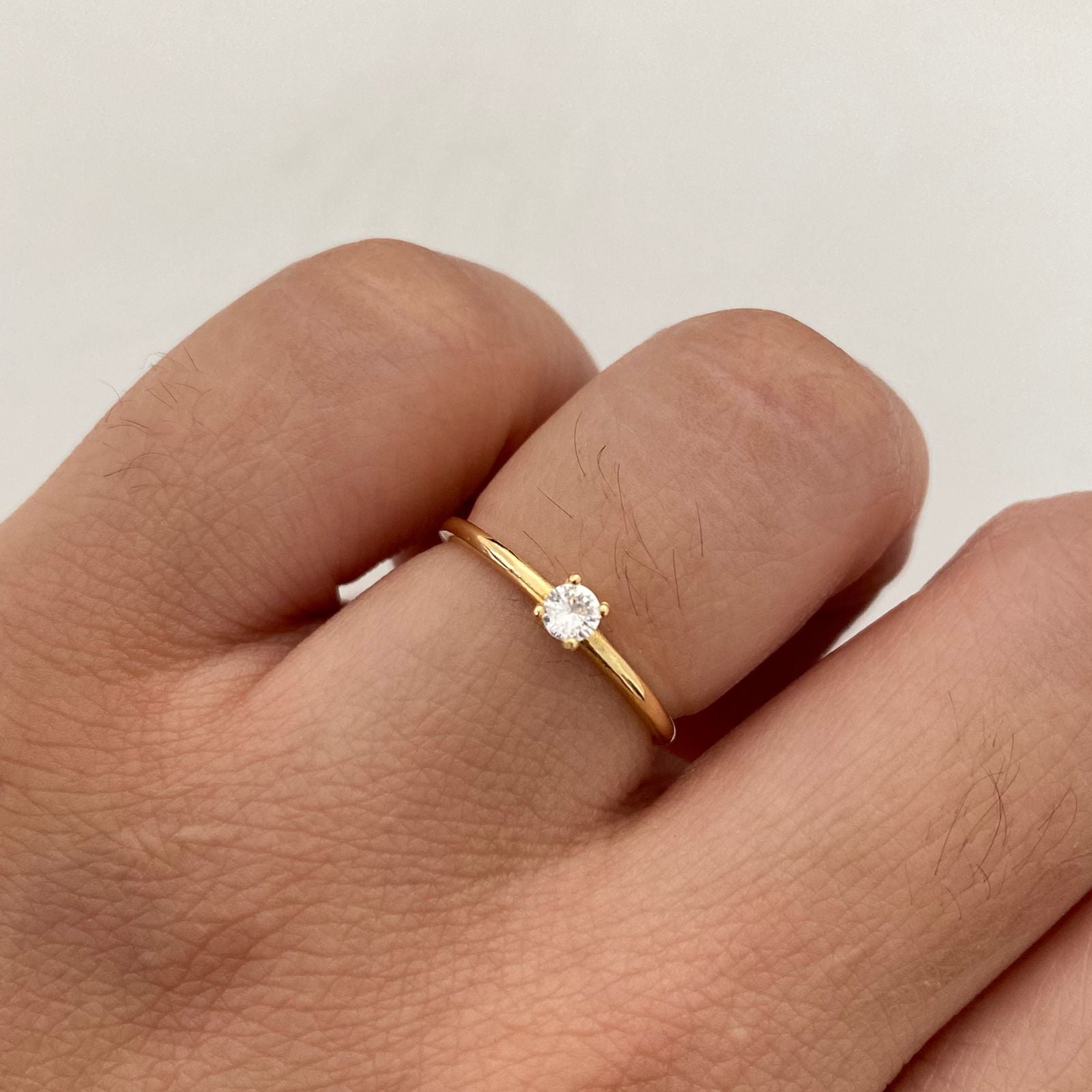 Anillo Solitario Oro amarillo 18k / Talla 5 / 1,1 Gr / 1,3 mm