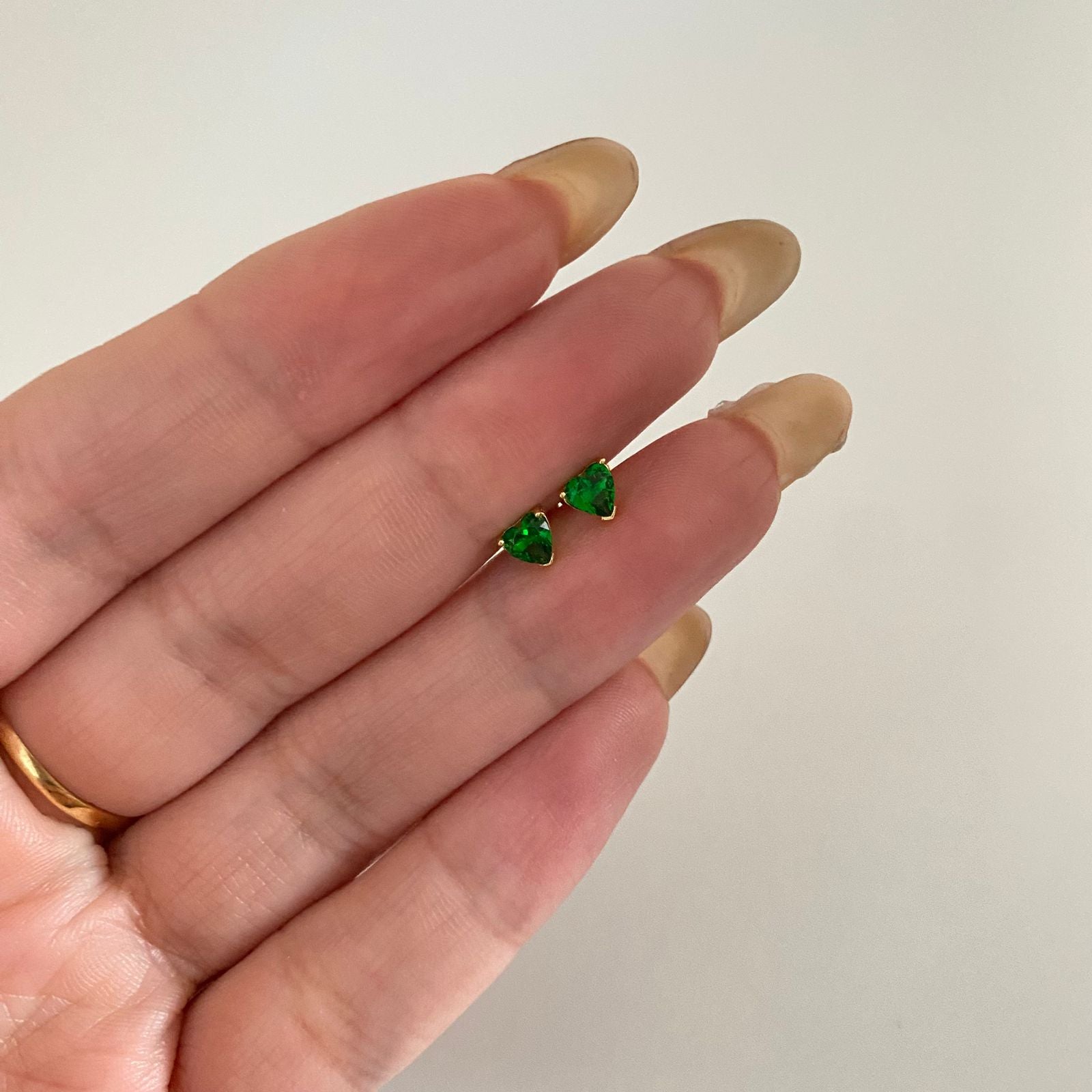 Topos circón verde en forma de corazón Oro amarillo 18k 0,65 Gr / 4,6 mm
