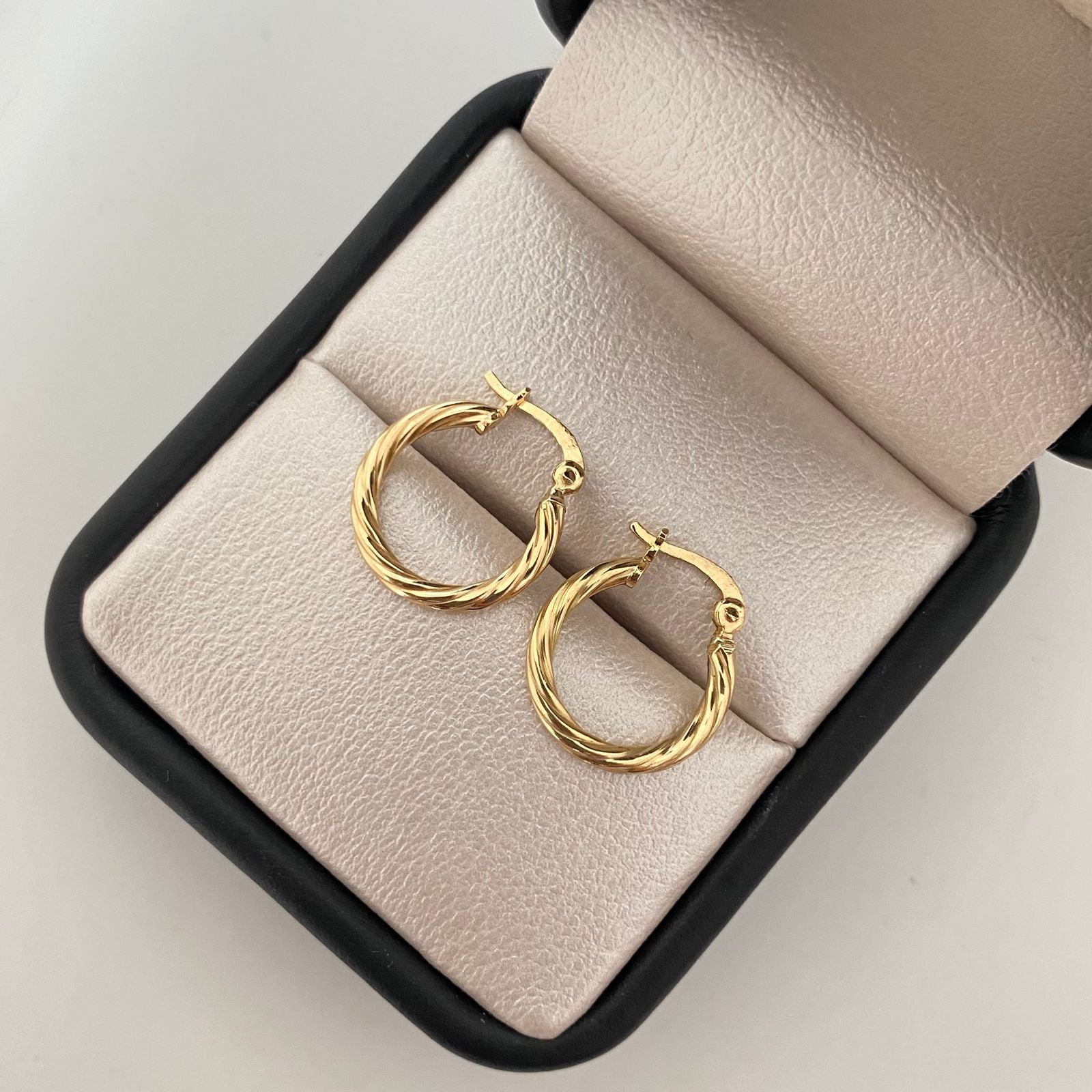 Candonga entorchada Oro amarillo 18k 1,05 Gr / 1,6 Cm
