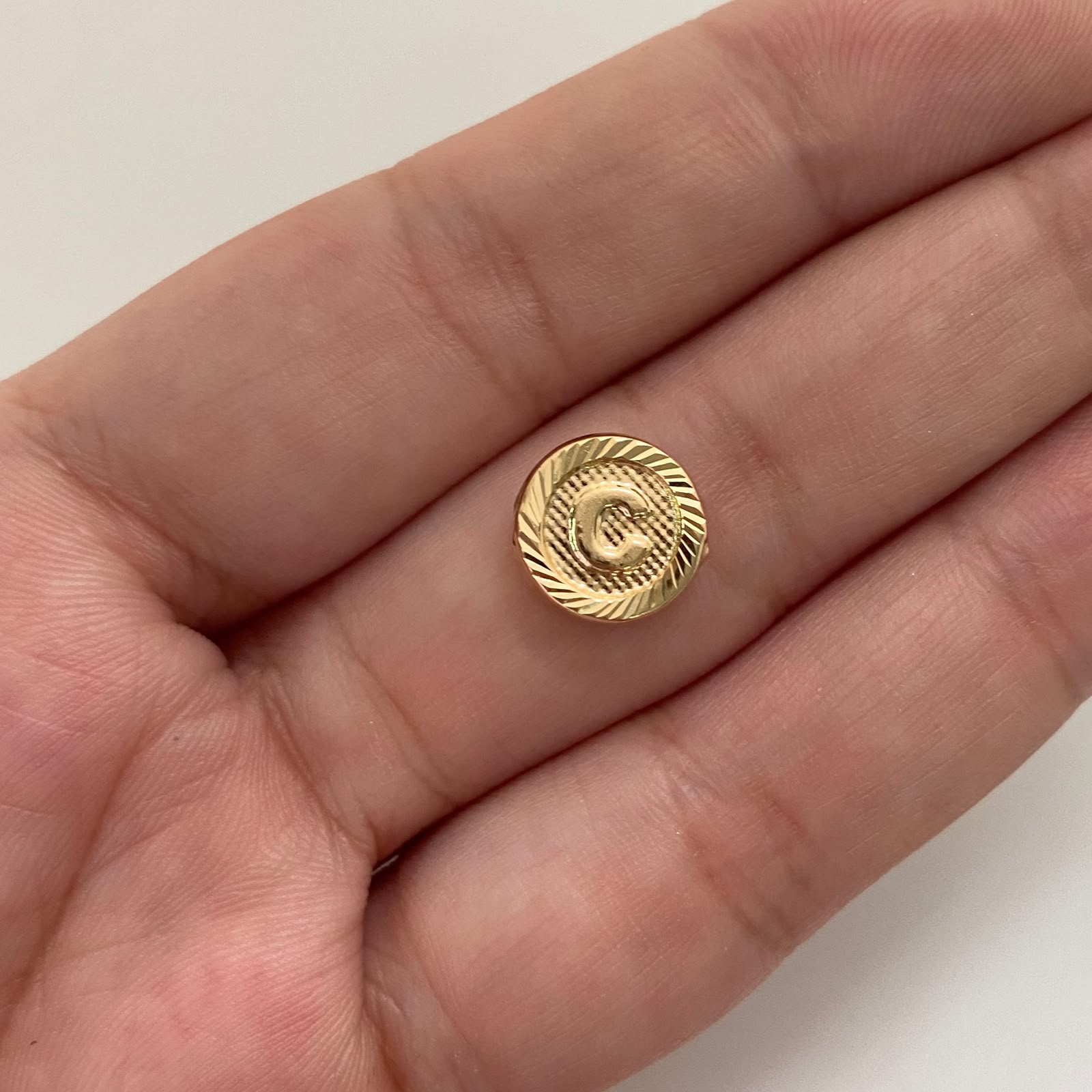 Herraje Letra C Diamantada Oro amarillo 18k 0,5 Gr / 1,1 Cm