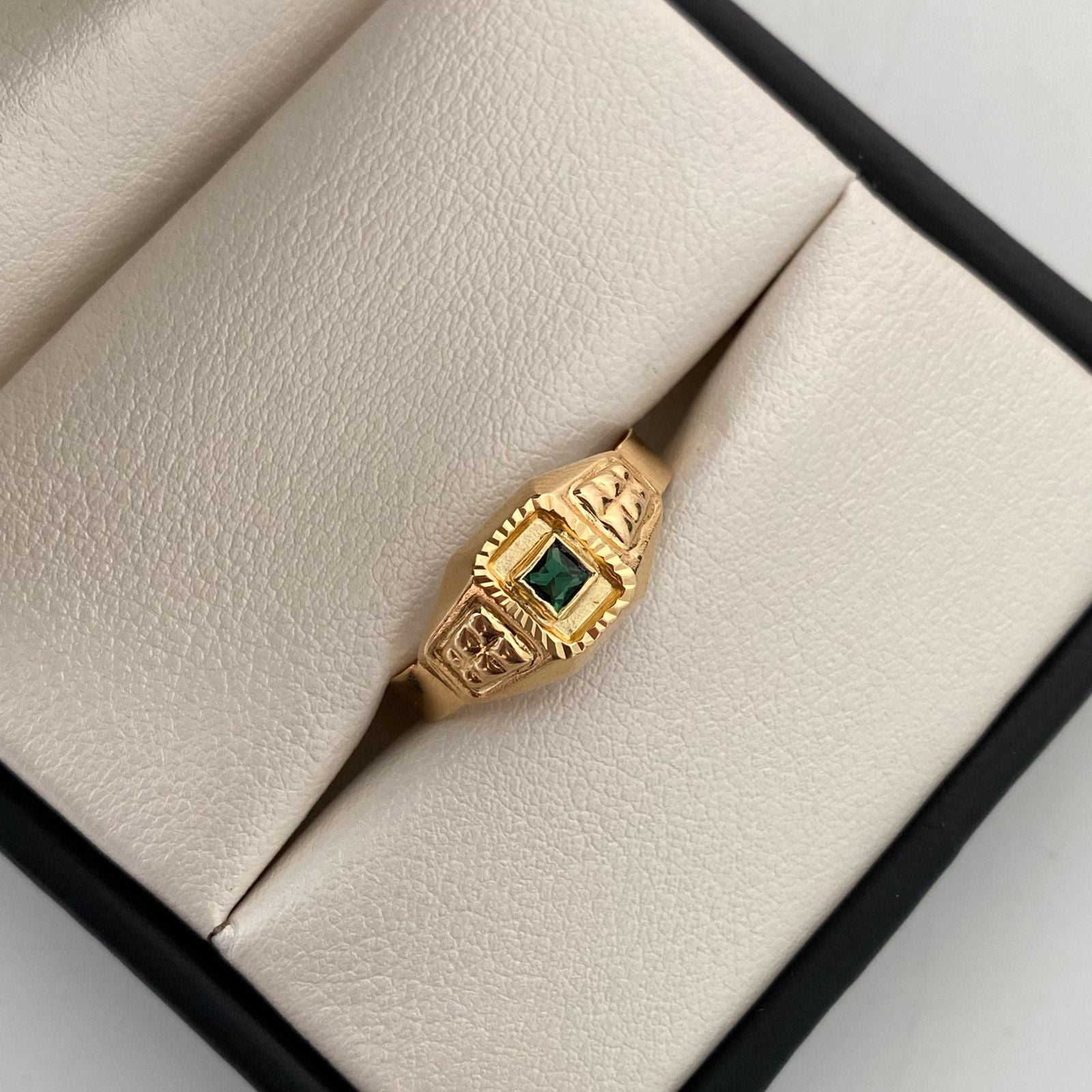 Anillo Troquel circon verde Oro amarillo 18k / Talla 11 / 2 Gr / 3,7 mm