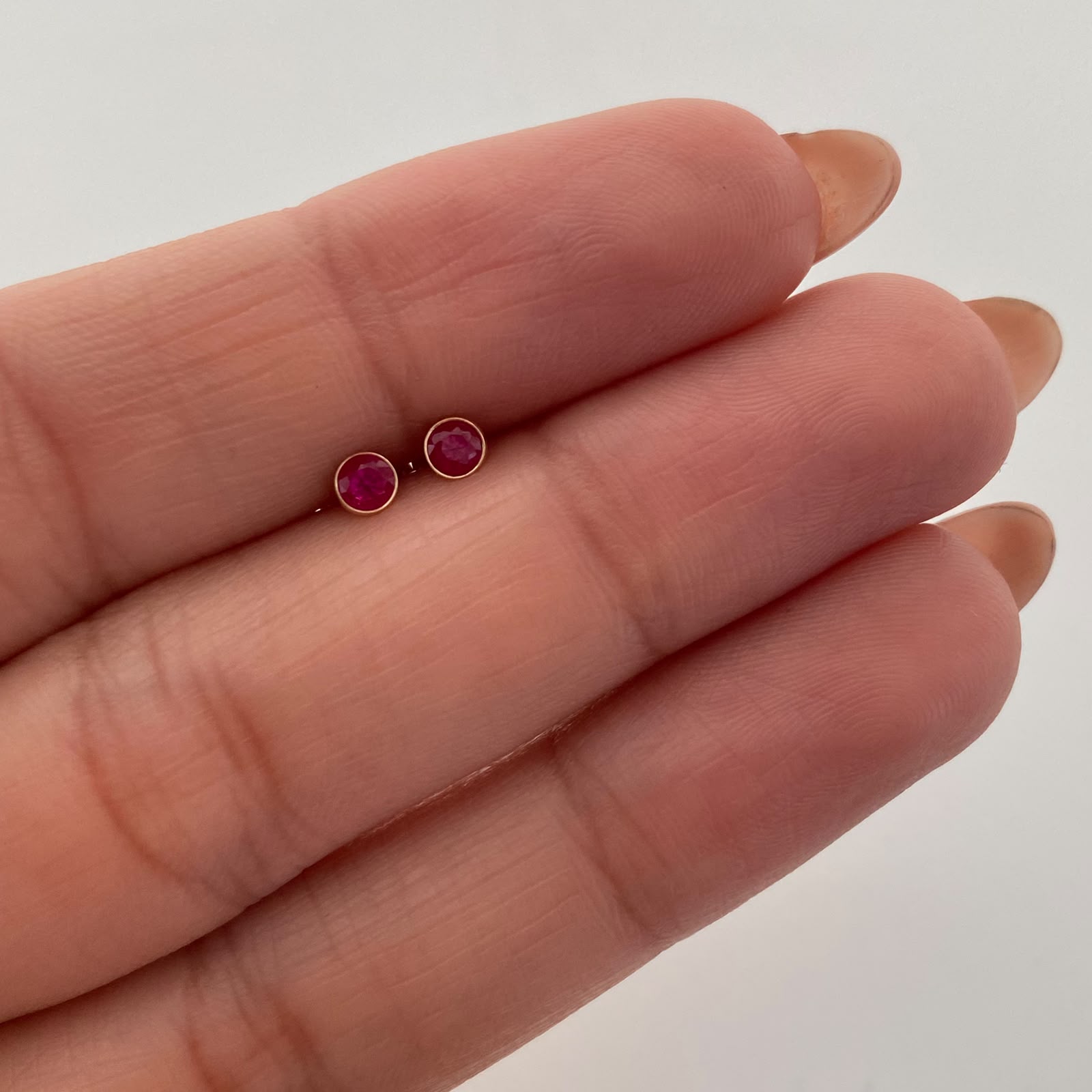 Topos Circon Fucsia Oro amarillo 18k 0,45 Gr / 3 mm