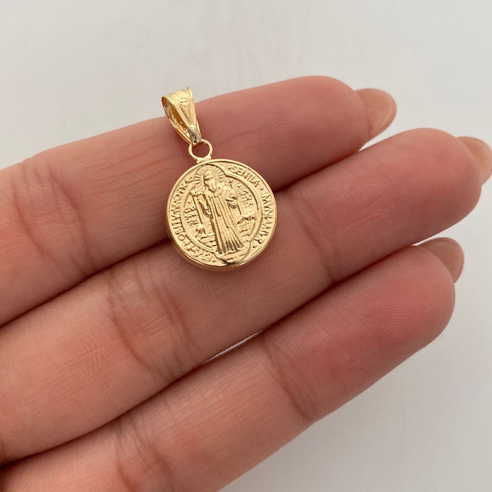 Dije San Benito Oro amarillo 18k 0,95 Gr / 14,1 mm / 2,3 Cm