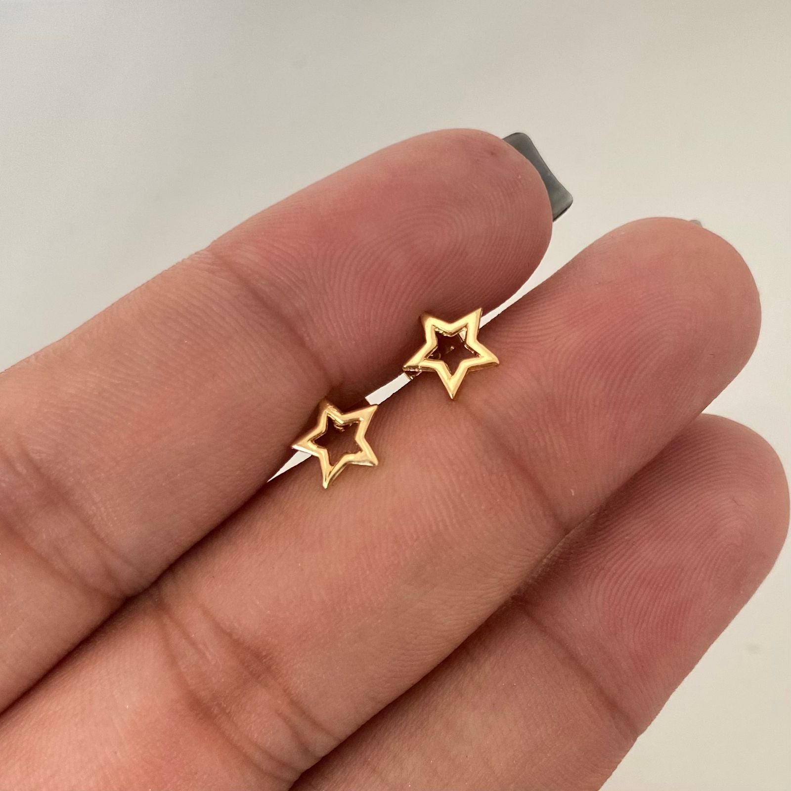 Topos silueta estrella Oro amarillo 18k 0,75 Gr / 7,1 mm